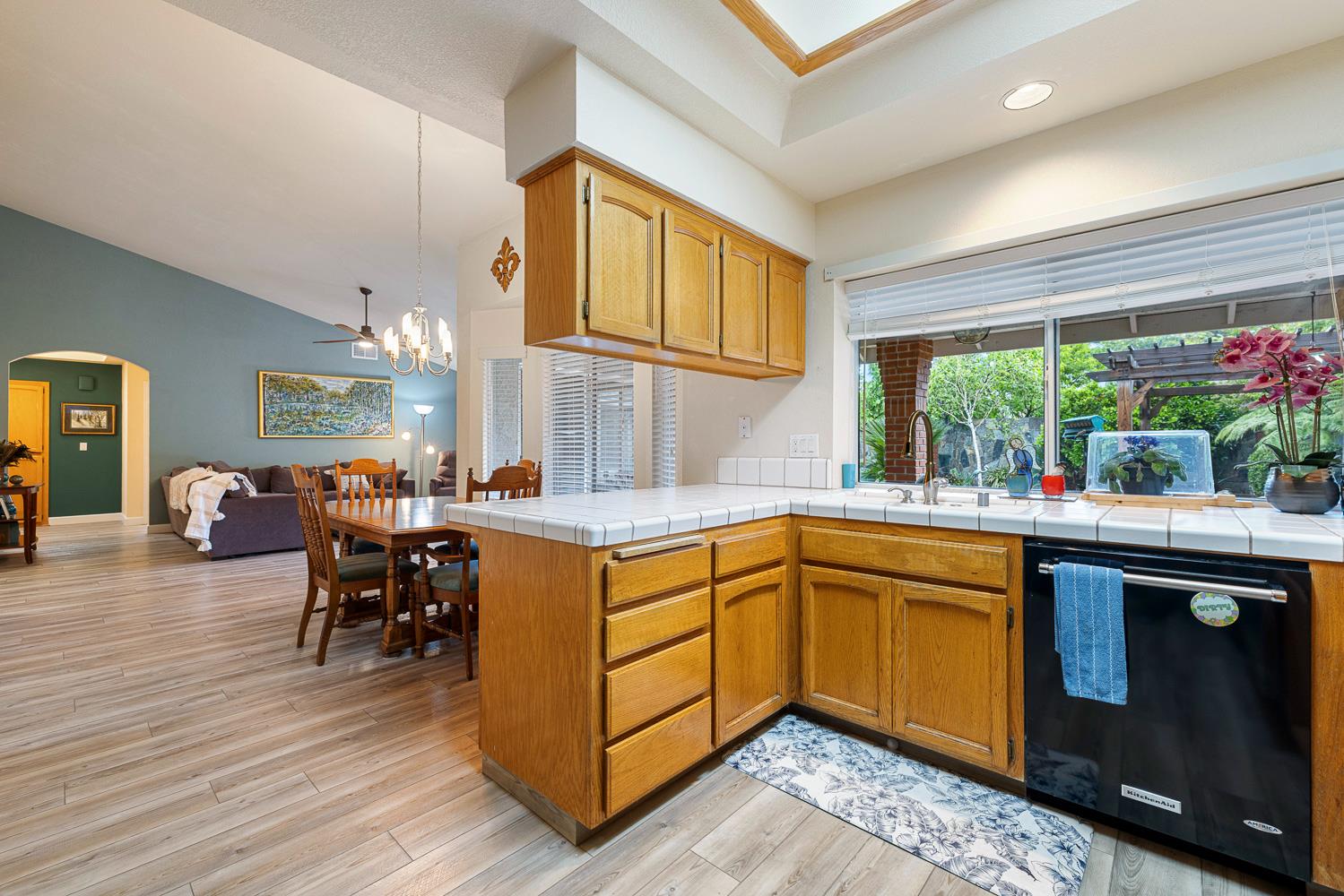 7587 N Spalding Ave, Fresno, CA 93720