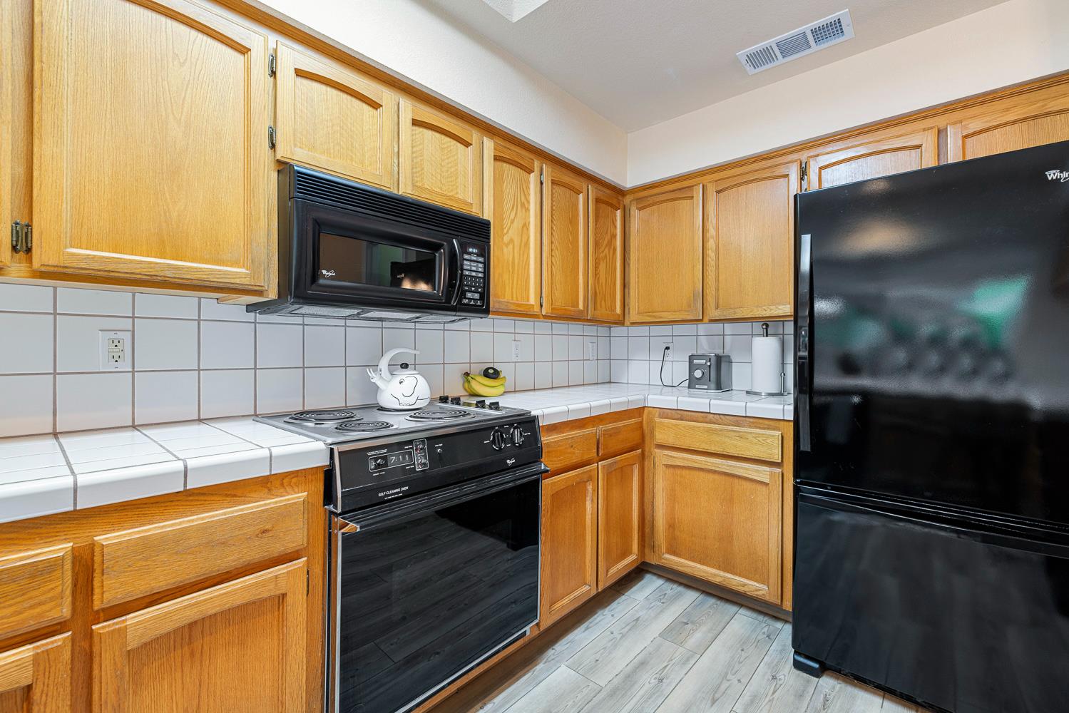 7587 N Spalding Ave, Fresno, CA 93720