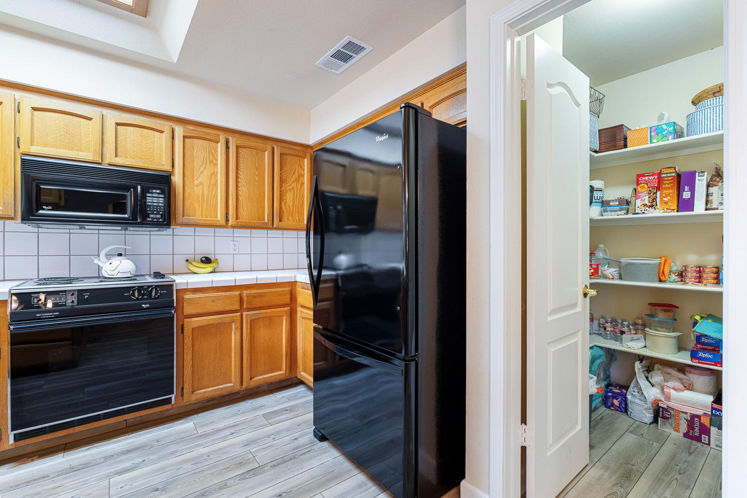 7587 N Spalding Ave, Fresno, CA 93720