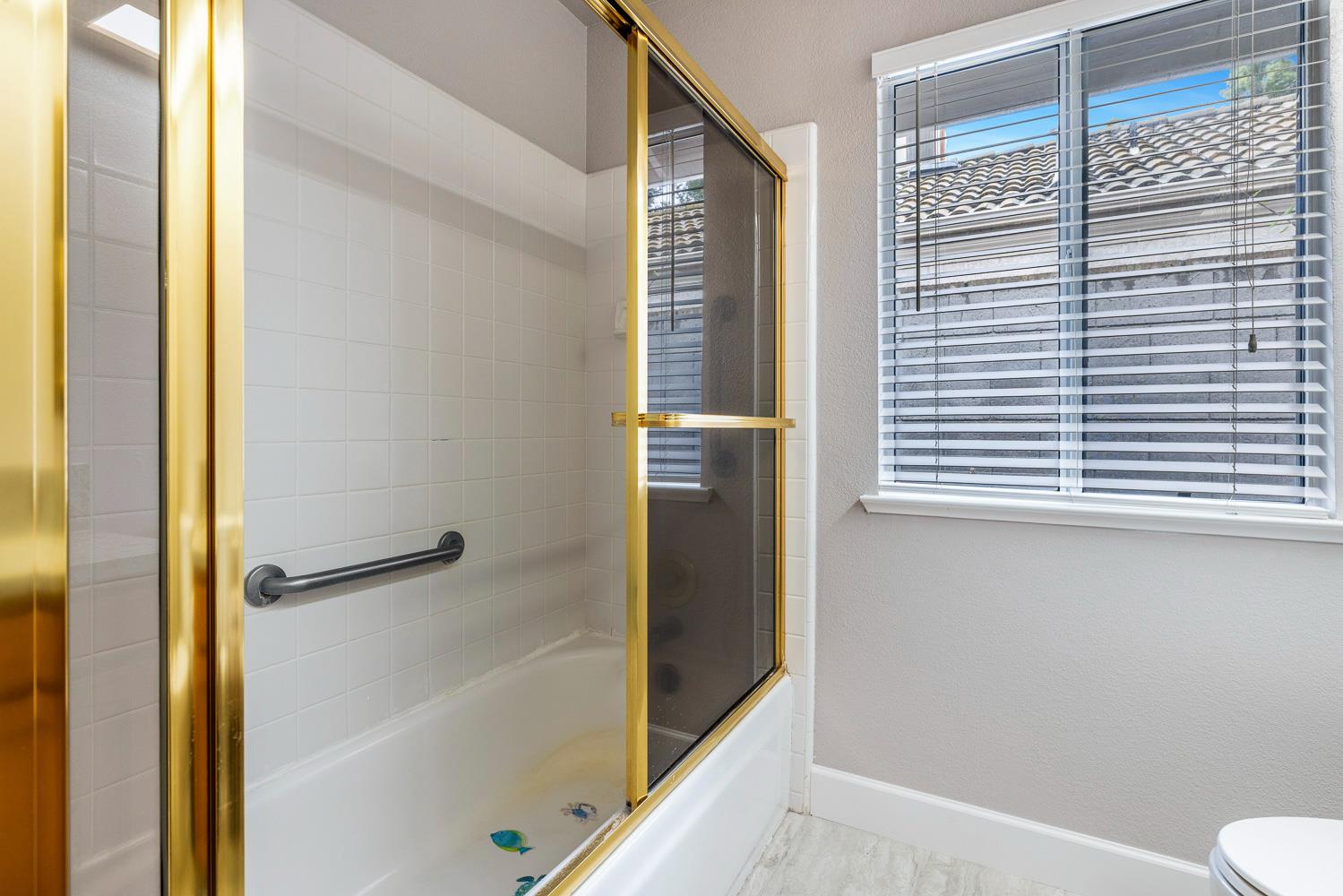 7587 N Spalding Ave, Fresno, CA 93720