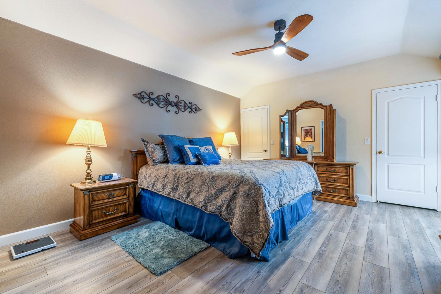 7587 N Spalding Ave, Fresno, CA 93720