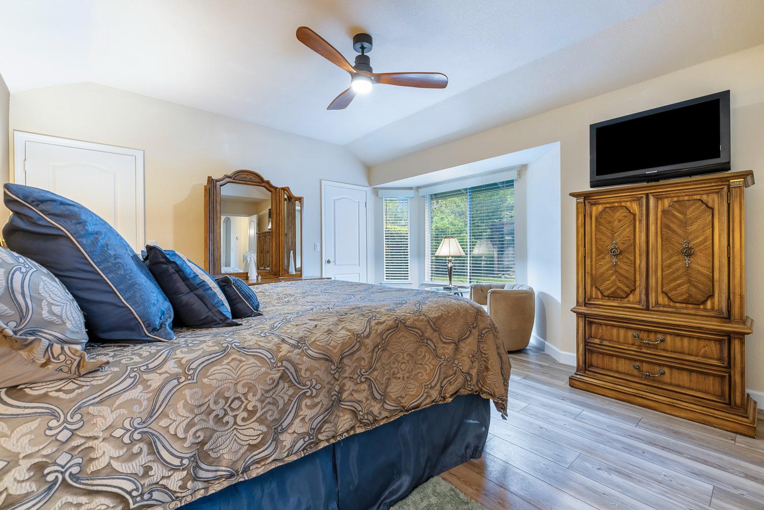 7587 N Spalding Ave, Fresno, CA 93720