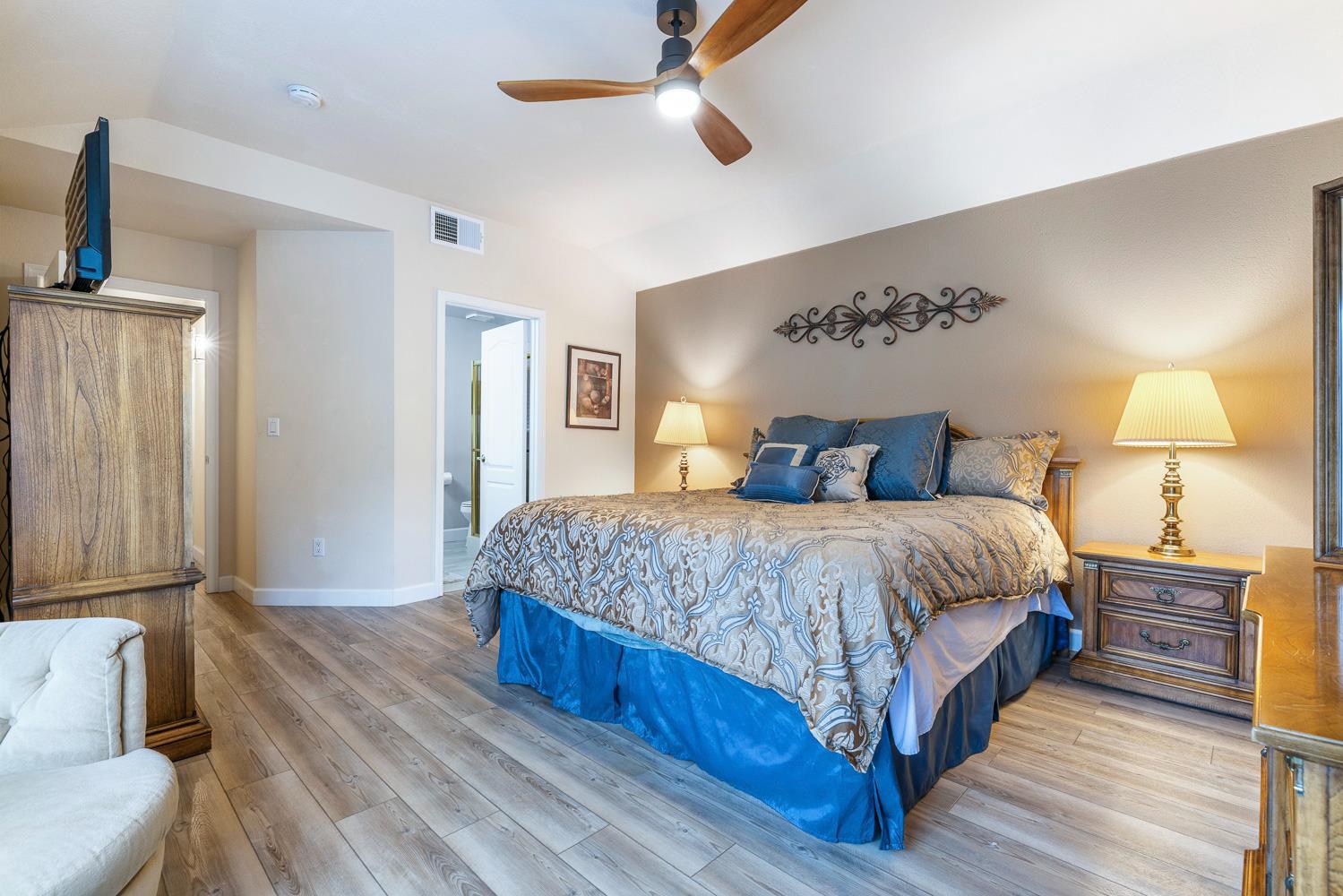 7587 N Spalding Ave, Fresno, CA 93720