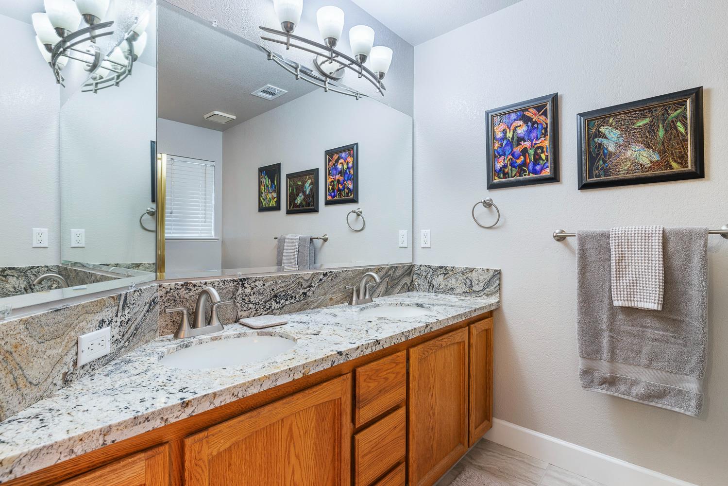 7587 N Spalding Ave, Fresno, CA 93720