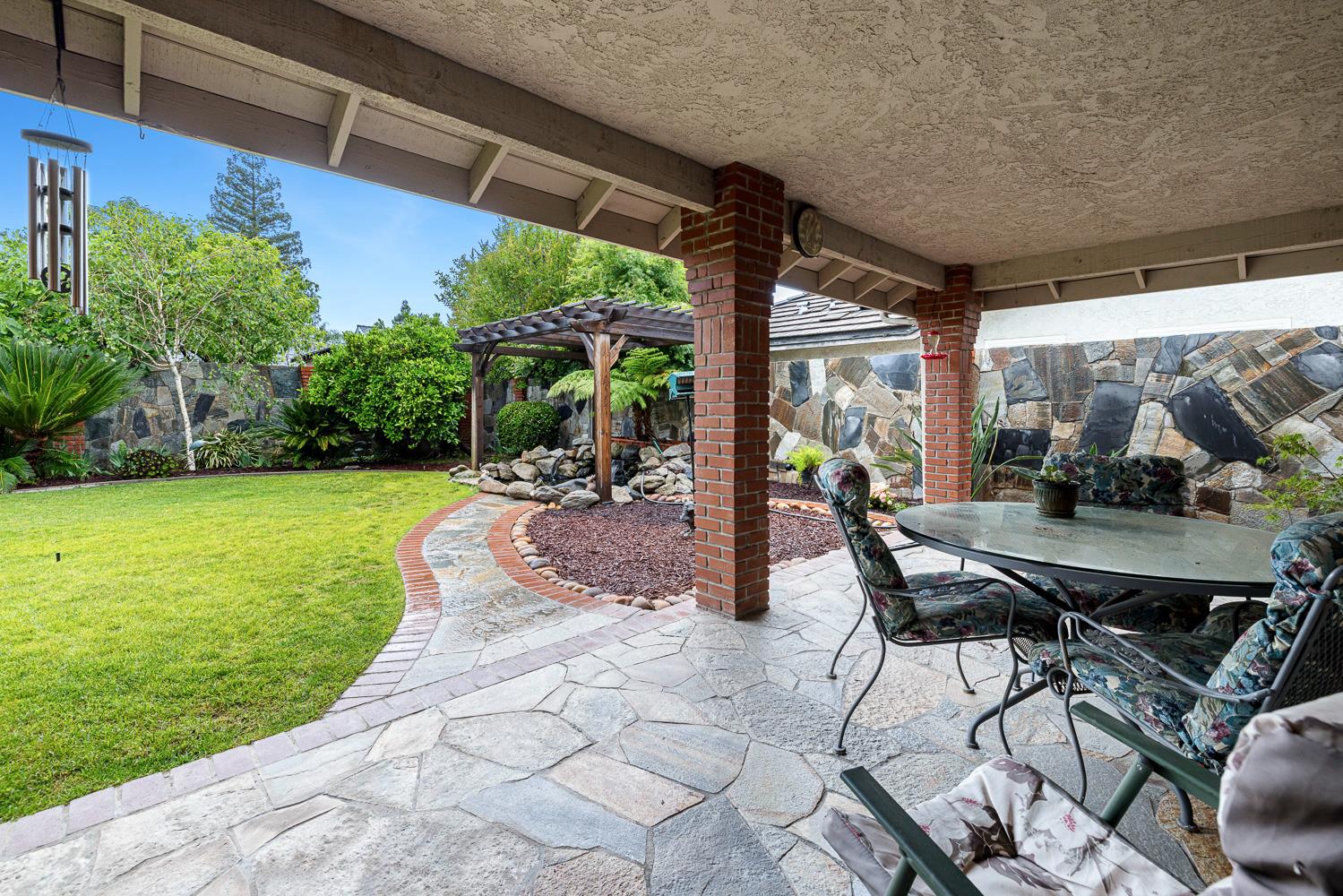 7587 N Spalding Ave, Fresno, CA 93720