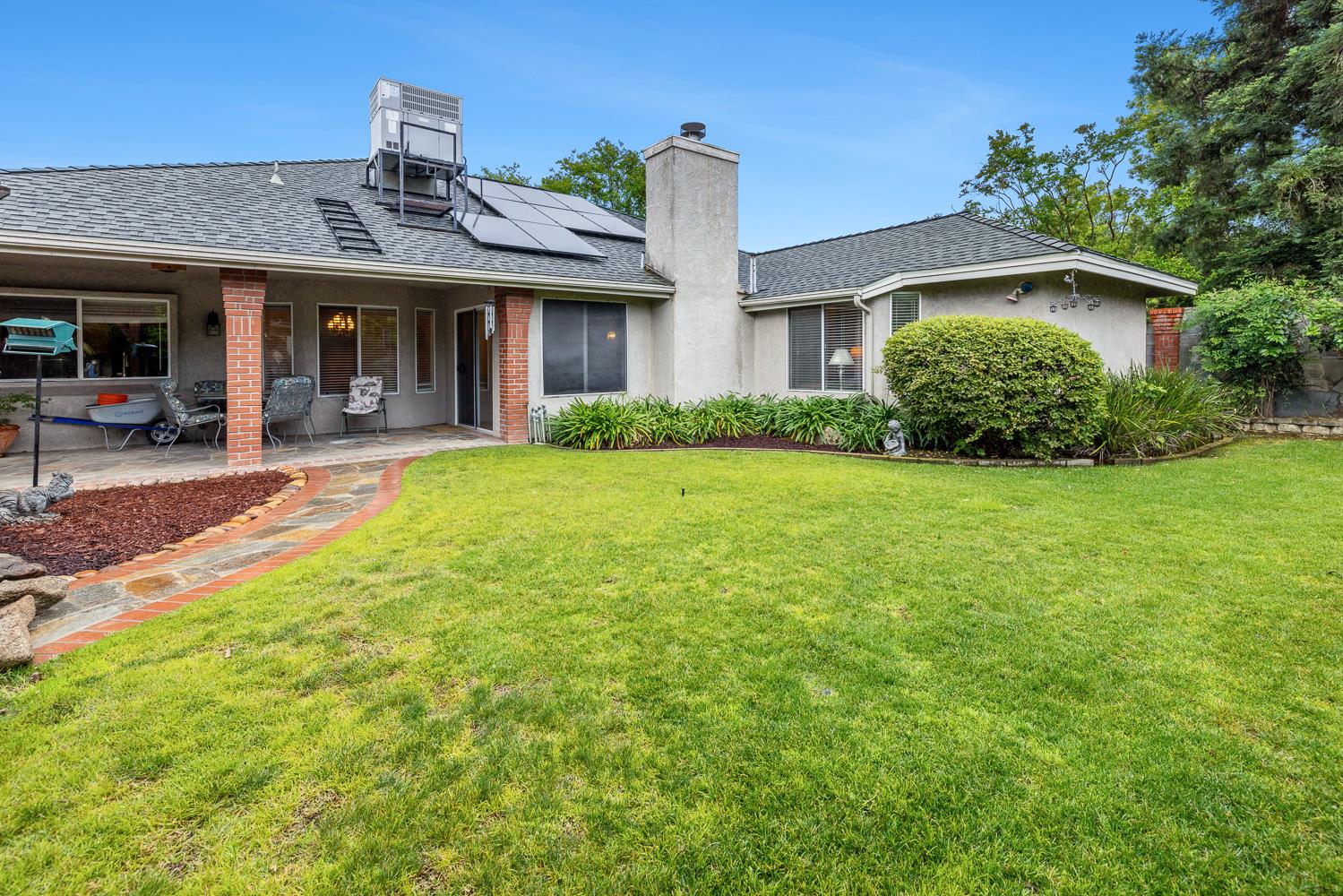 7587 N Spalding Ave, Fresno, CA 93720