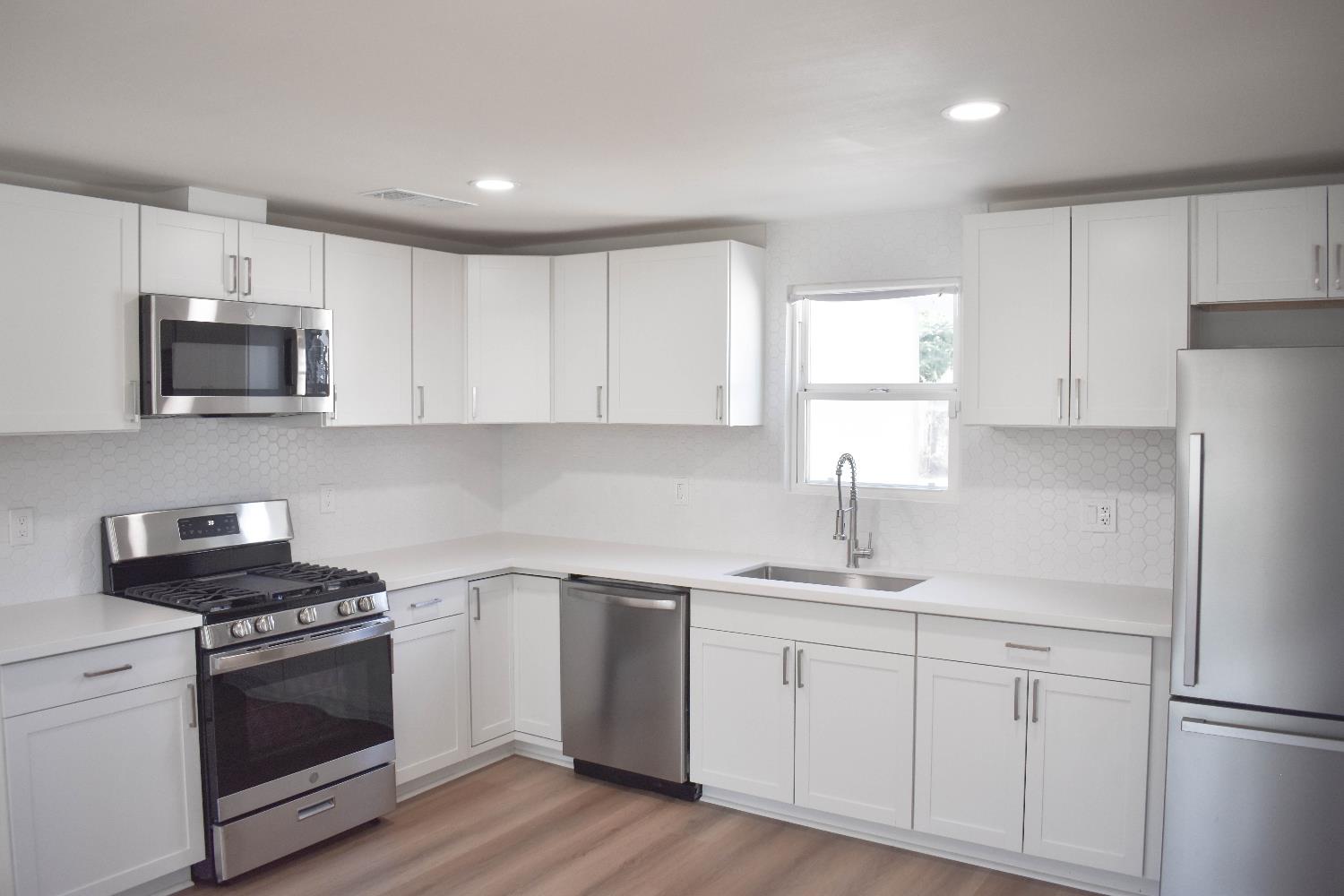 4155 E Clay Ave, Fresno, CA 93702