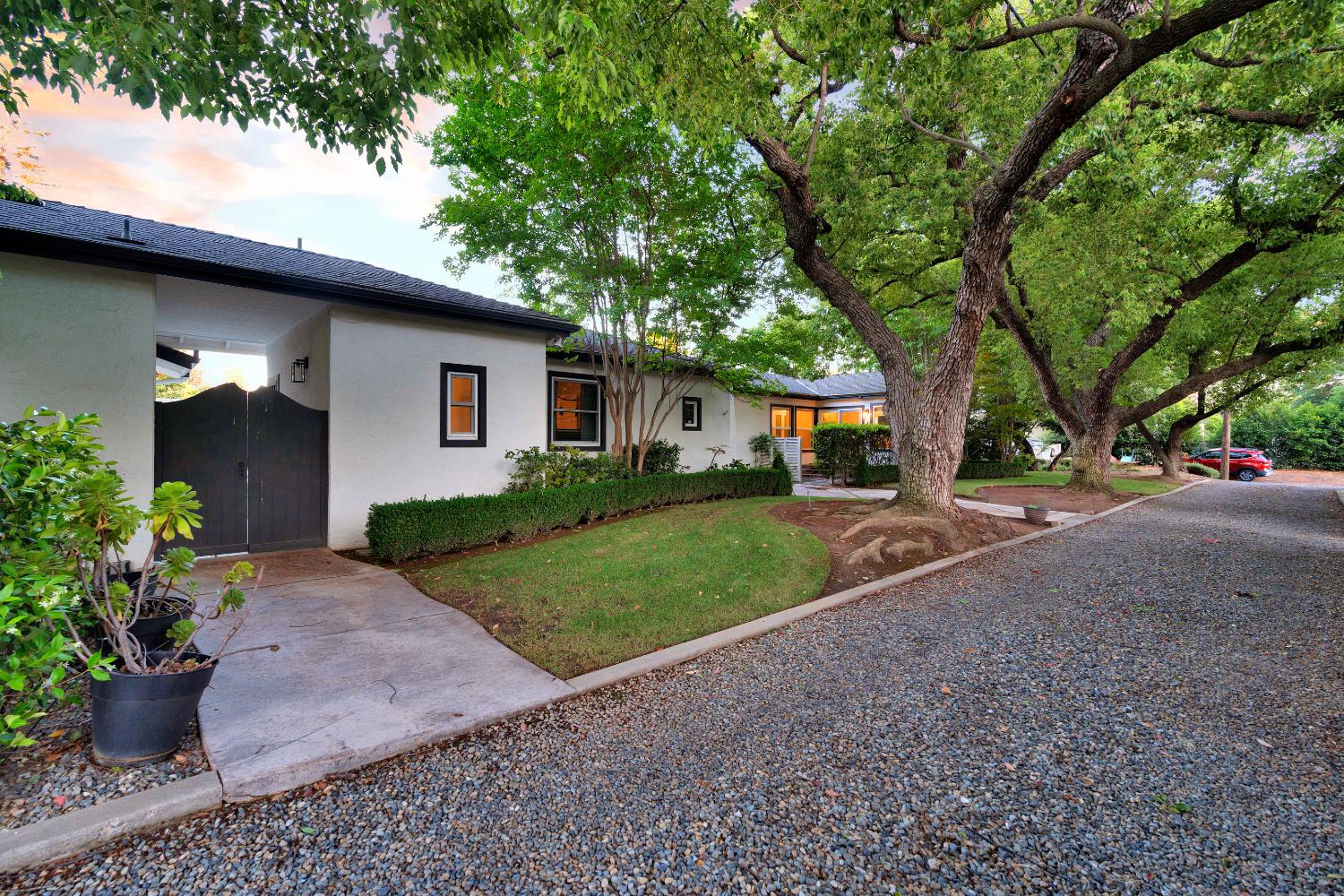 4064 N Wishon Ave, Fresno, CA 93704