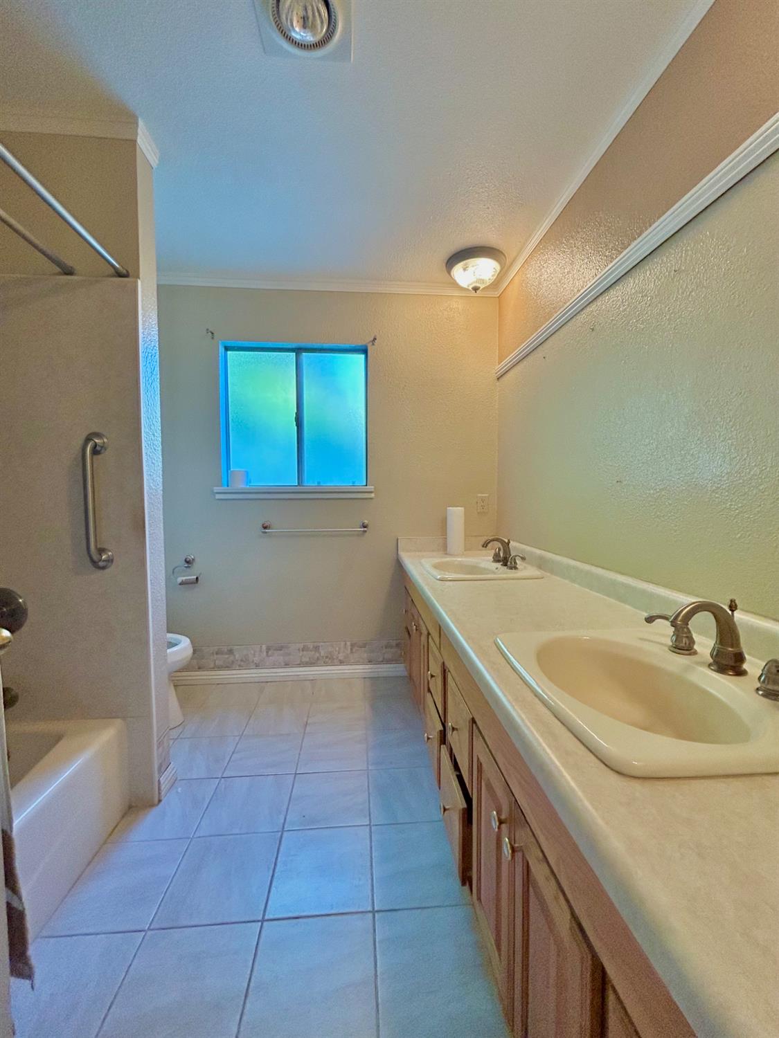 55 oxford Ave, Clovis, CA 93612