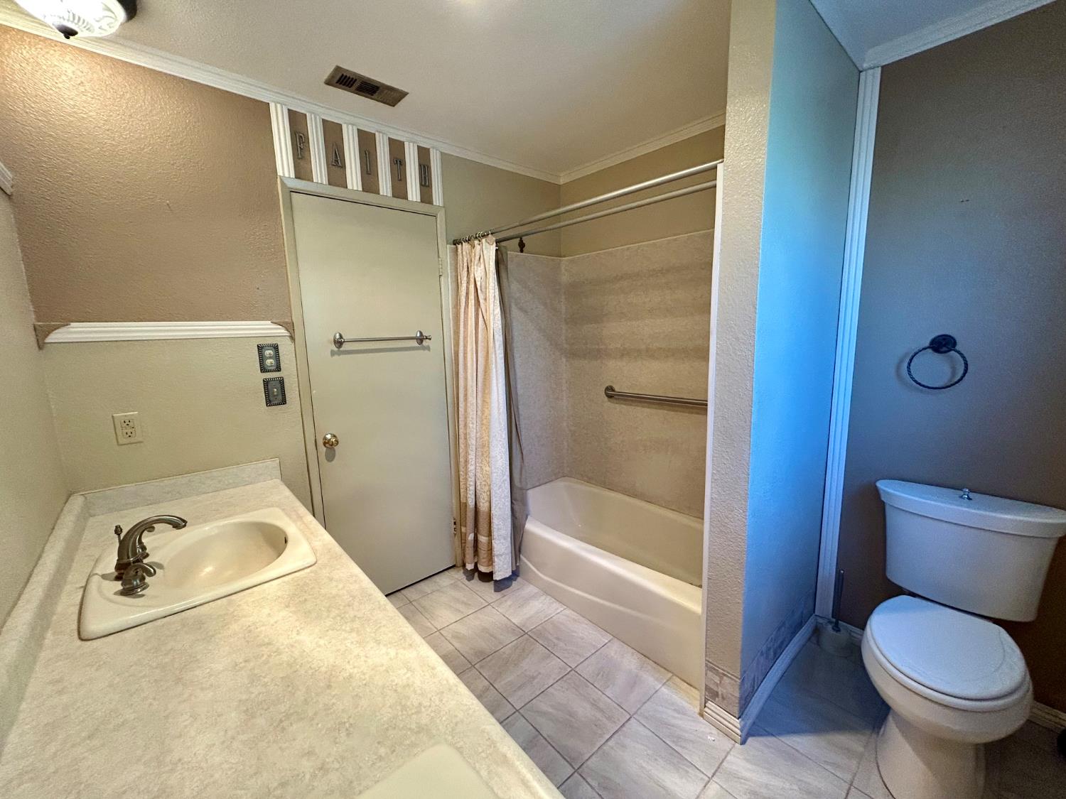 55 oxford Ave, Clovis, CA 93612