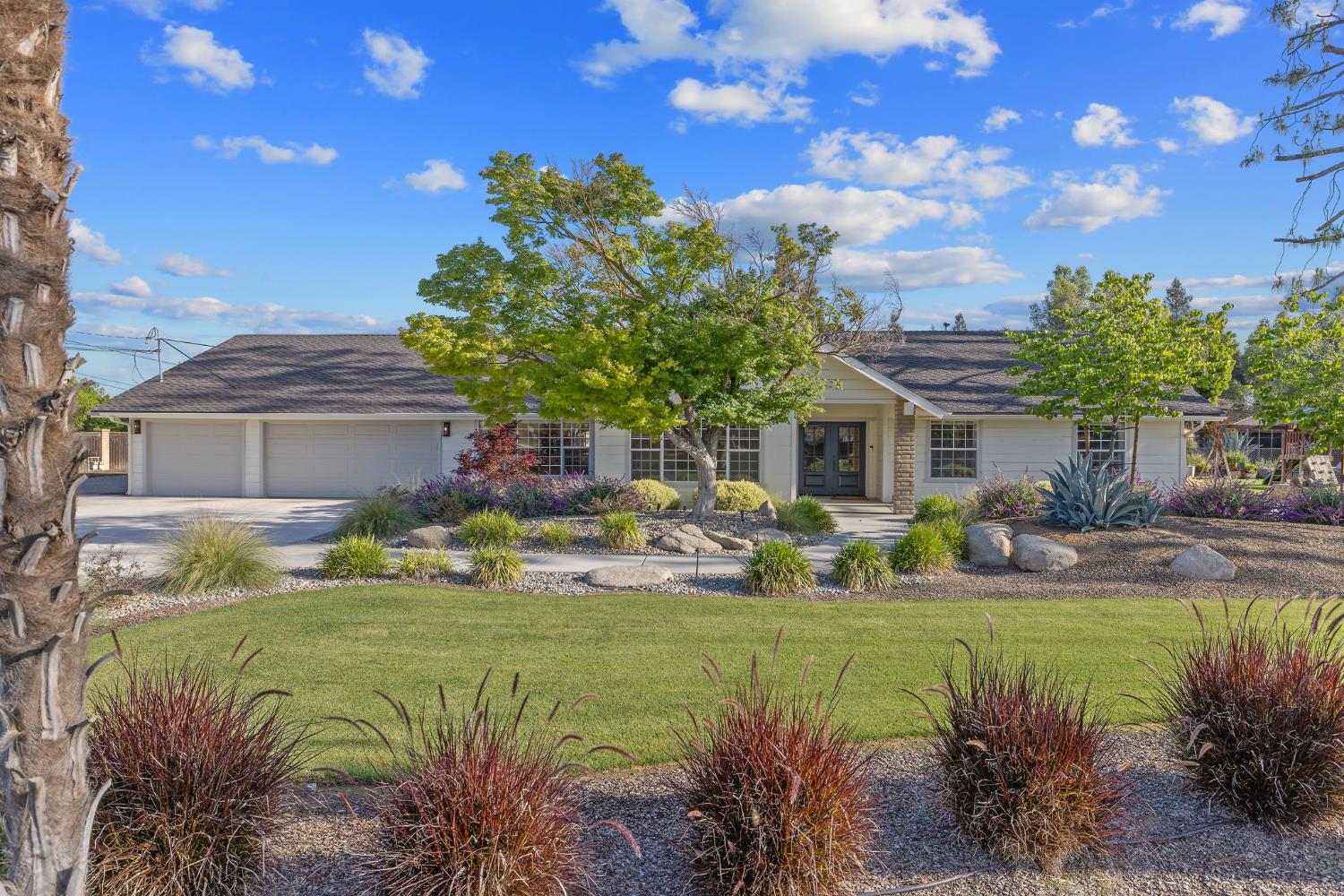 2033 Alluvial Ave, Clovis, CA 93611