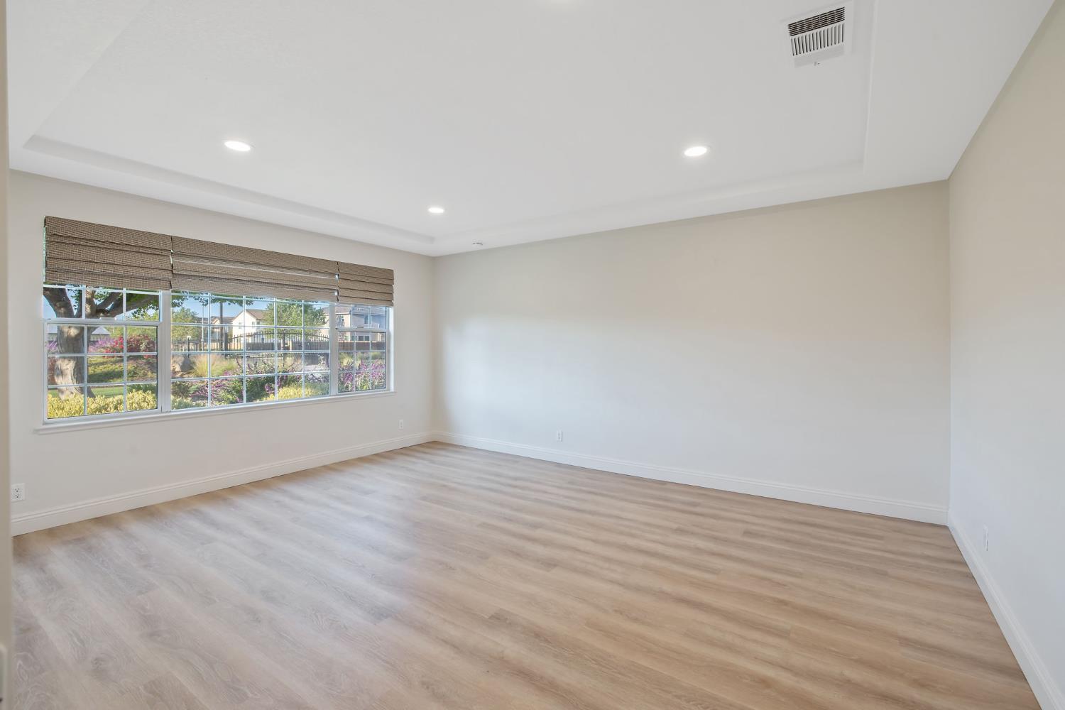 2033 Alluvial Ave, Clovis, CA 93611