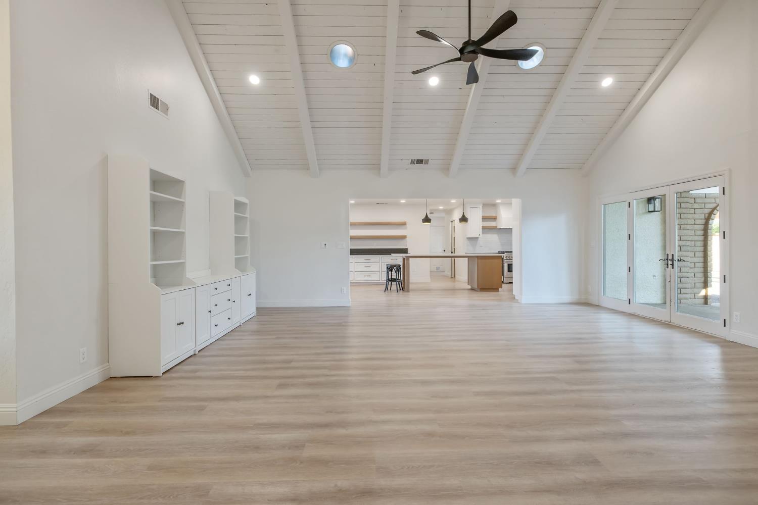 2033 Alluvial Ave, Clovis, CA 93611