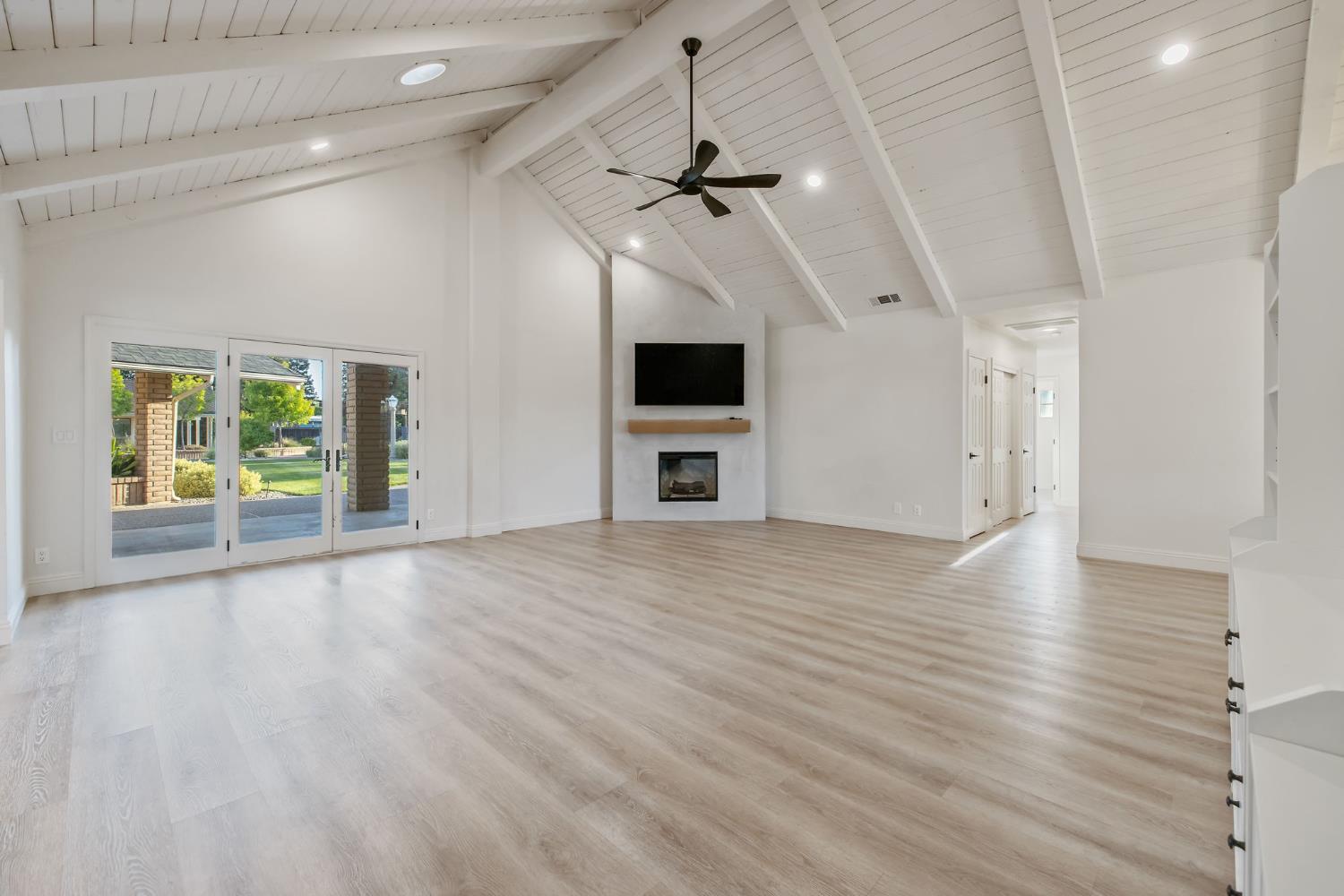 2033 Alluvial Ave, Clovis, CA 93611