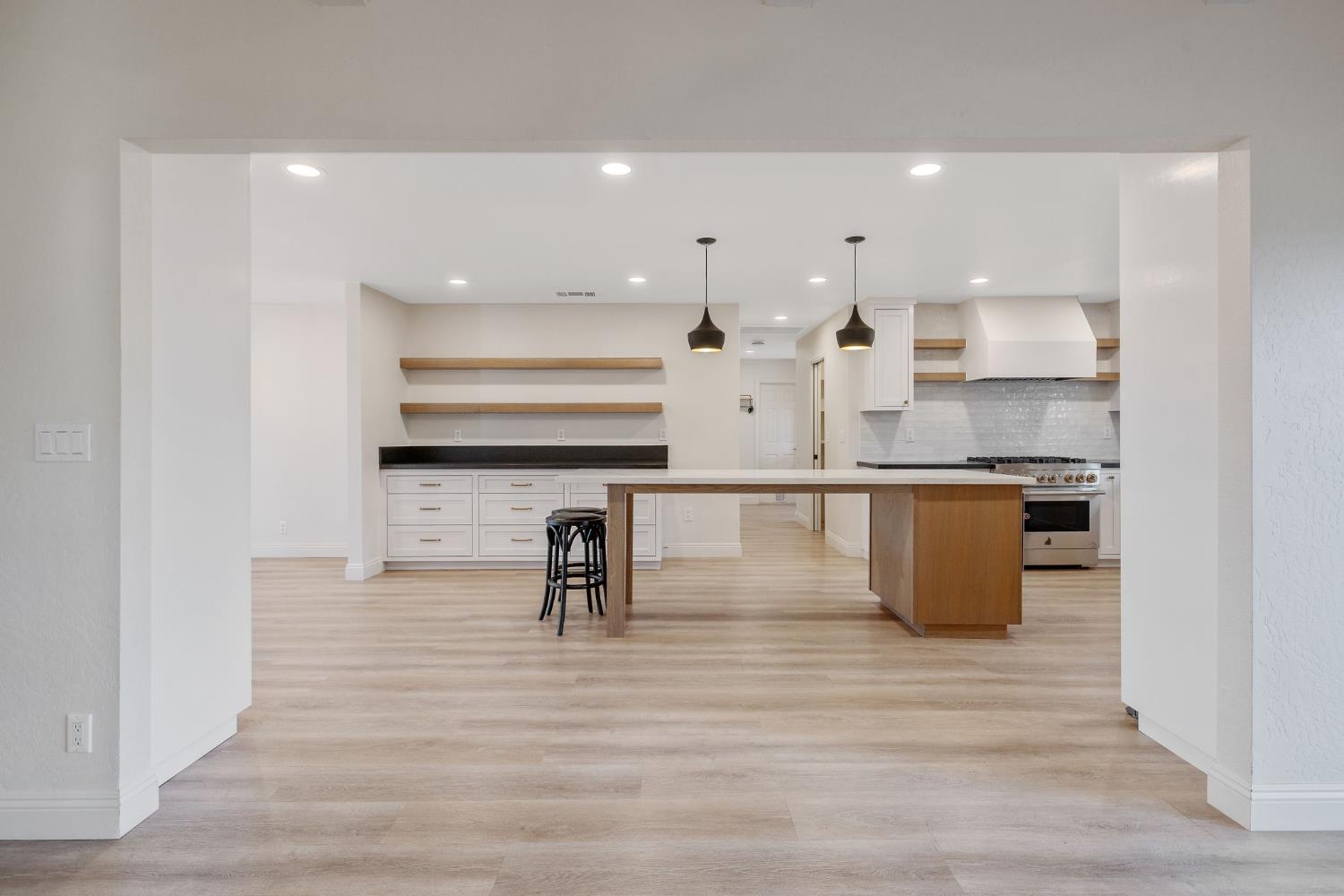 2033 Alluvial Ave, Clovis, CA 93611