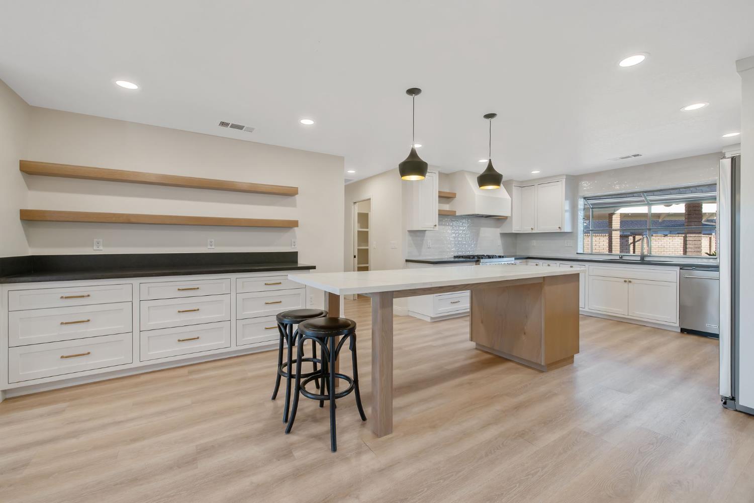 2033 Alluvial Ave, Clovis, CA 93611