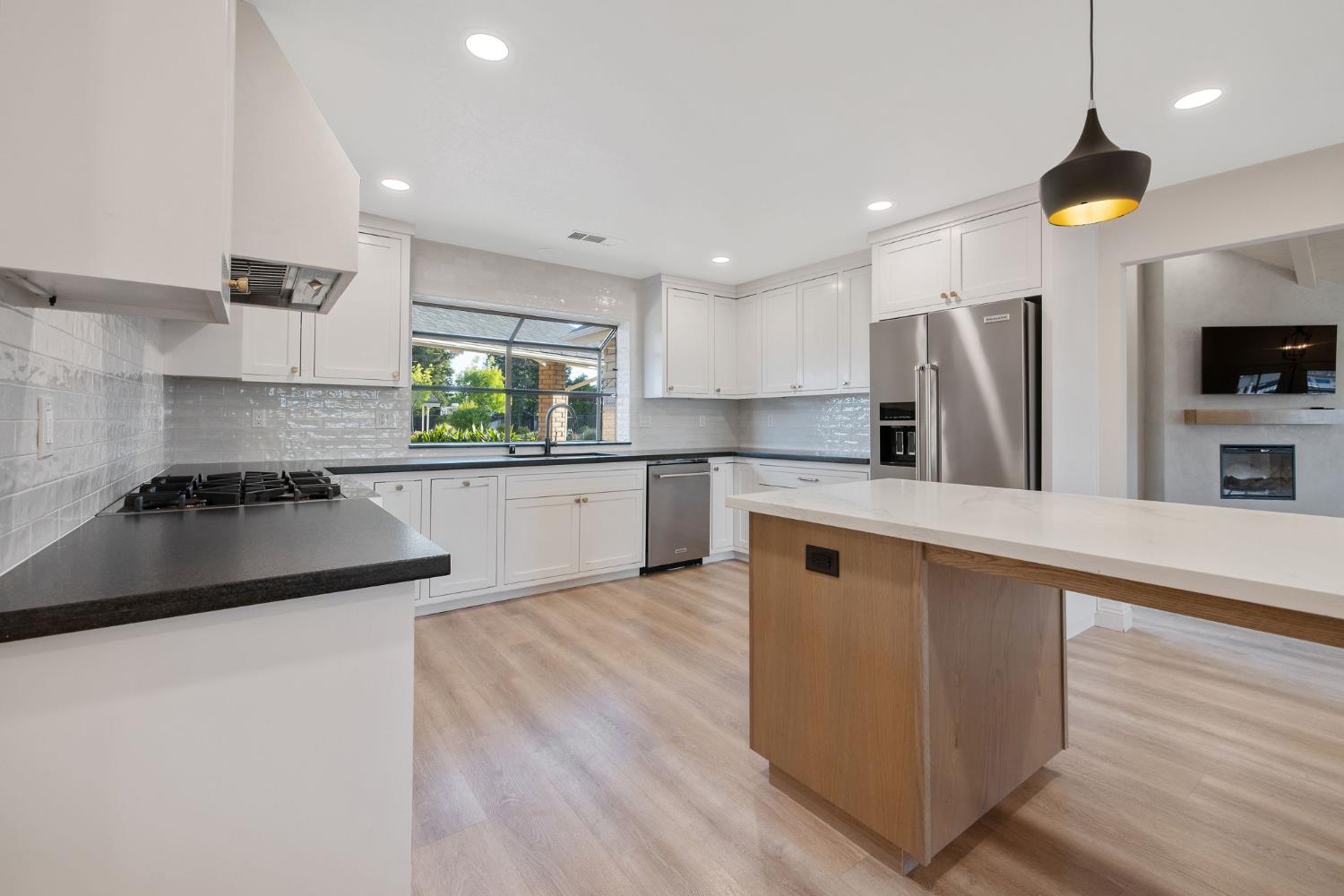 2033 Alluvial Ave, Clovis, CA 93611