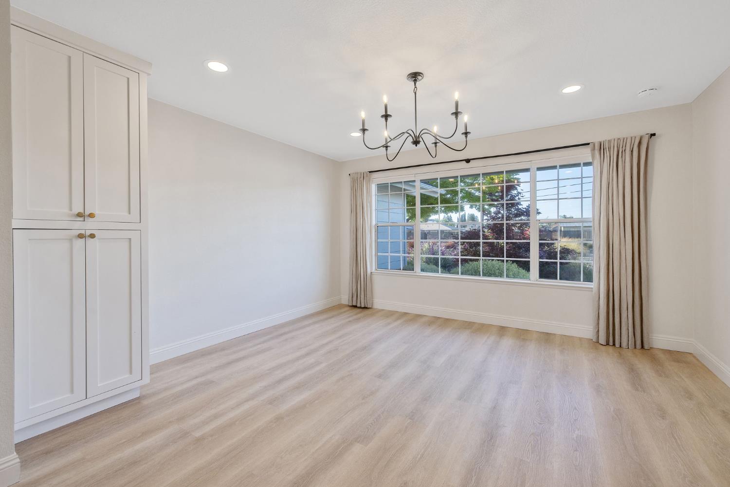 2033 Alluvial Ave, Clovis, CA 93611