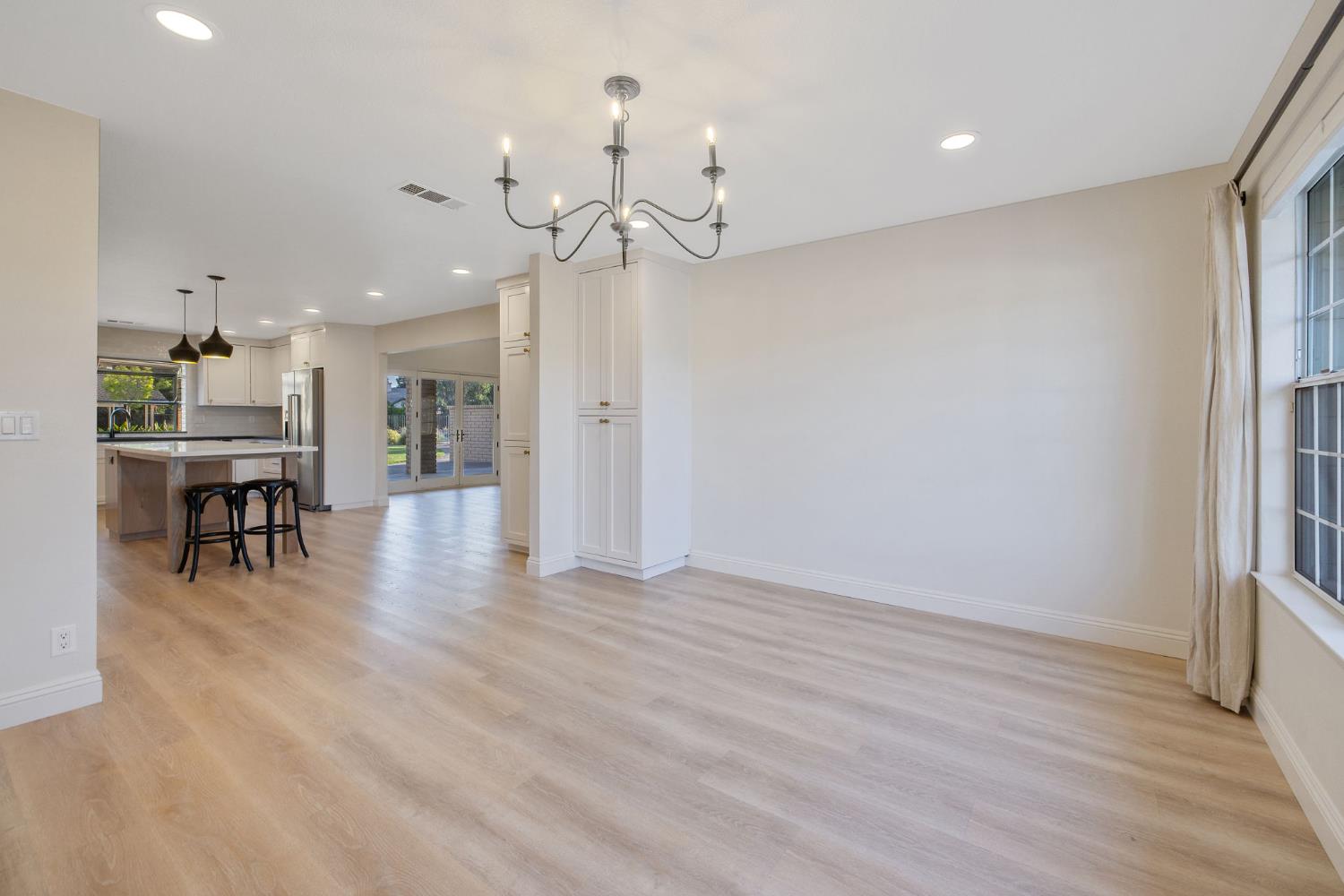 2033 Alluvial Ave, Clovis, CA 93611