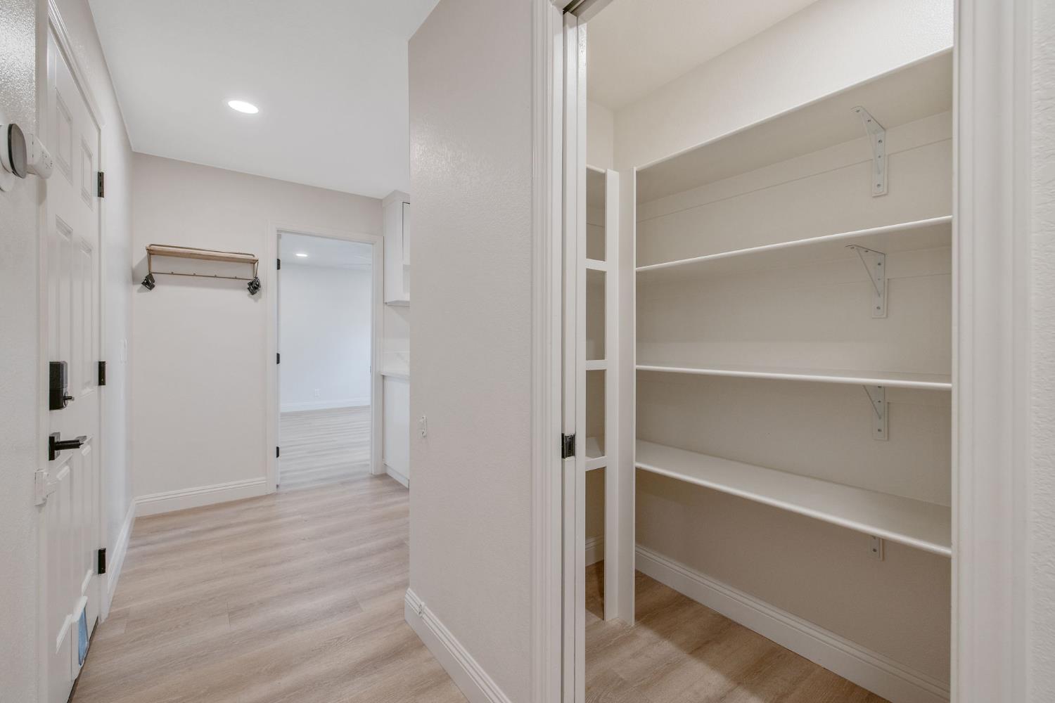 2033 Alluvial Ave, Clovis, CA 93611