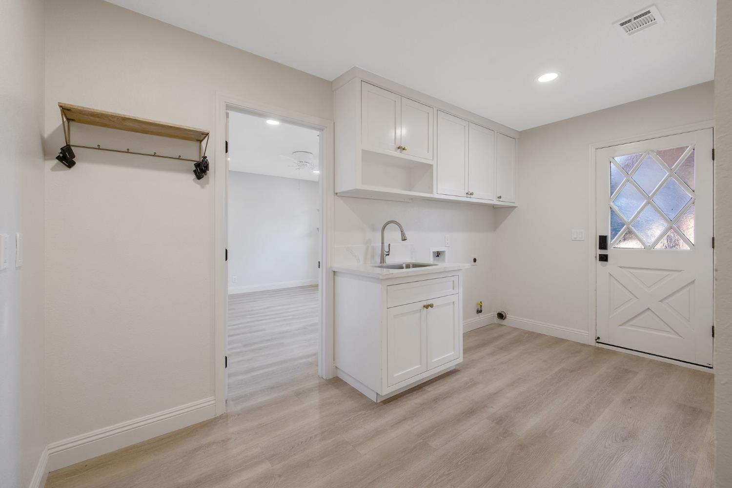 2033 Alluvial Ave, Clovis, CA 93611