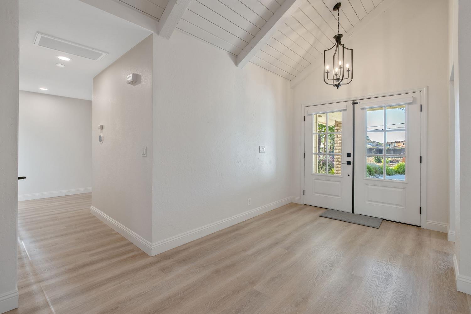 2033 Alluvial Ave, Clovis, CA 93611