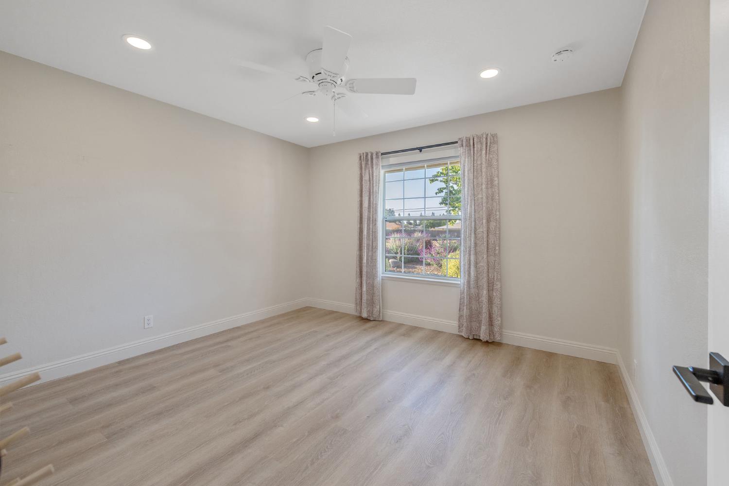 2033 Alluvial Ave, Clovis, CA 93611