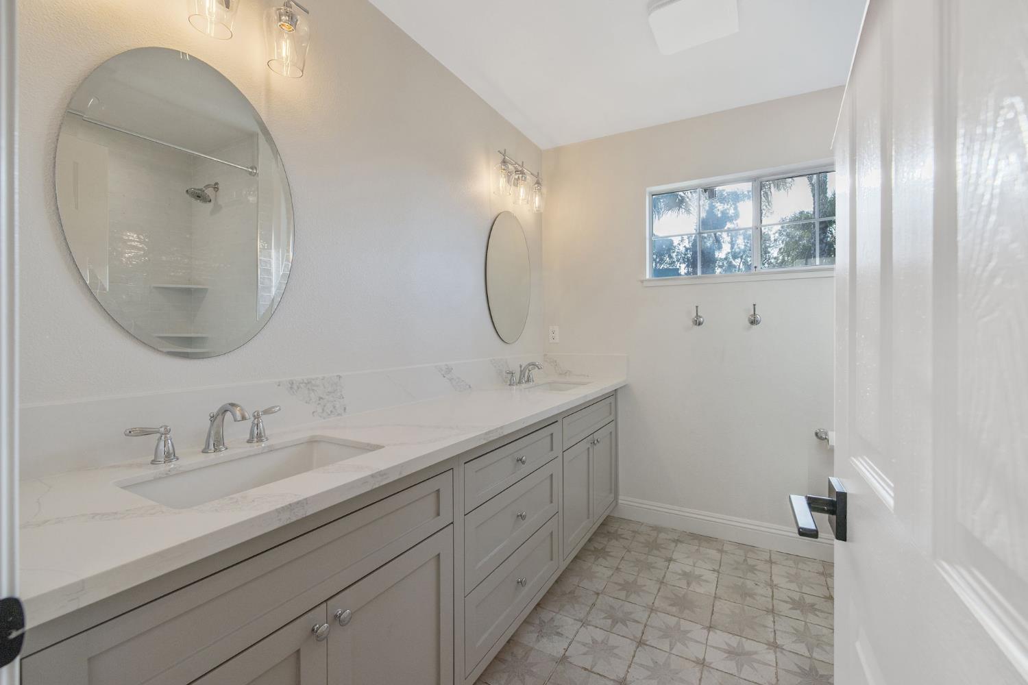 2033 Alluvial Ave, Clovis, CA 93611