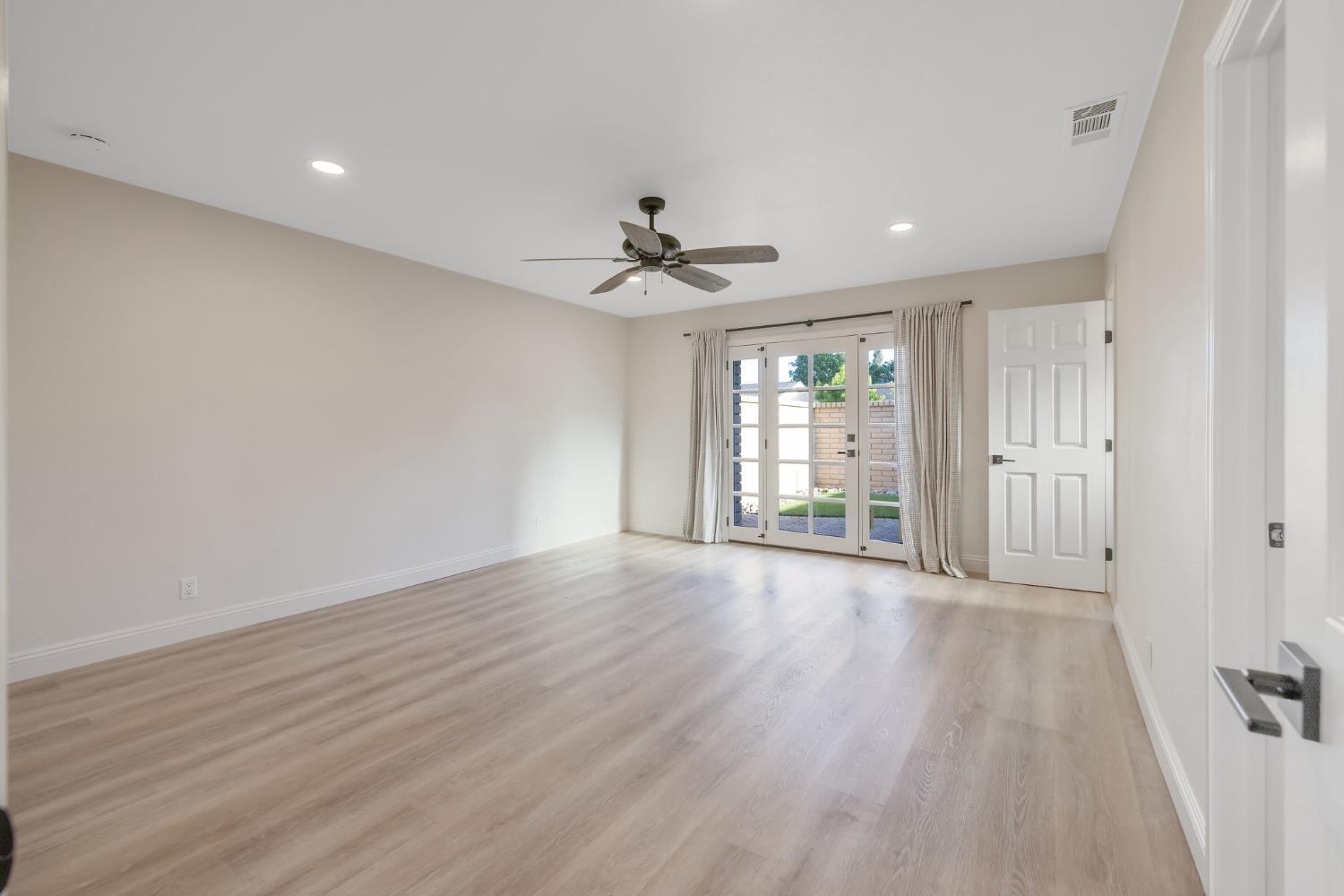 2033 Alluvial Ave, Clovis, CA 93611