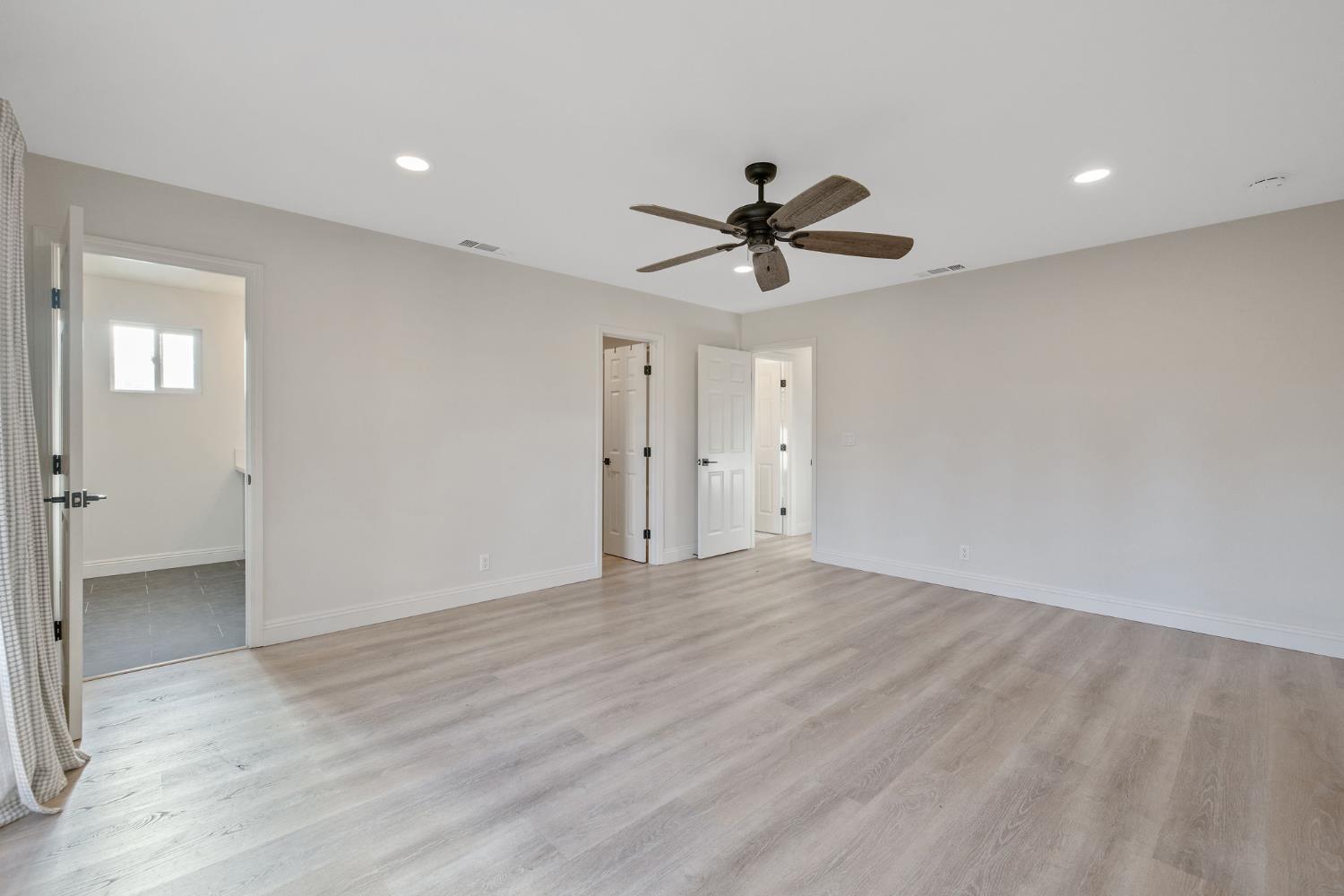 2033 Alluvial Ave, Clovis, CA 93611