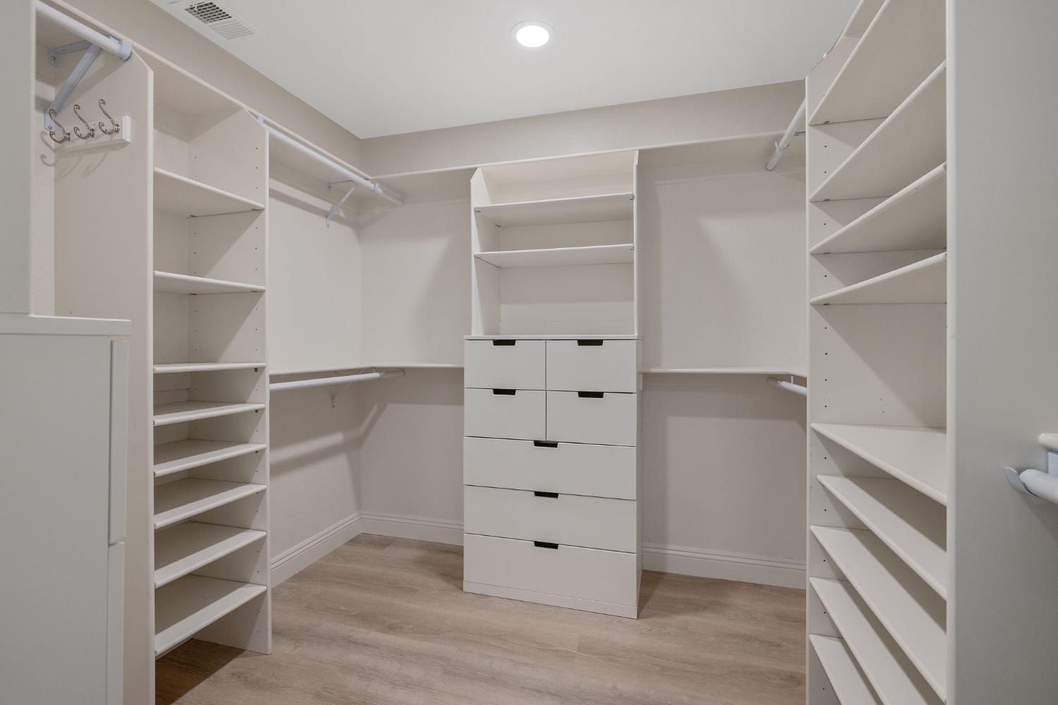 2033 Alluvial Ave, Clovis, CA 93611