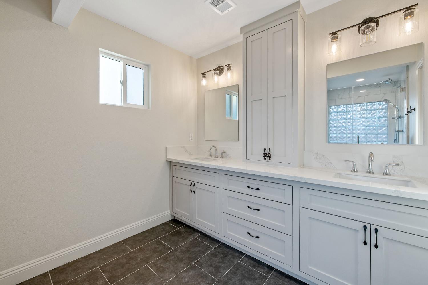 2033 Alluvial Ave, Clovis, CA 93611