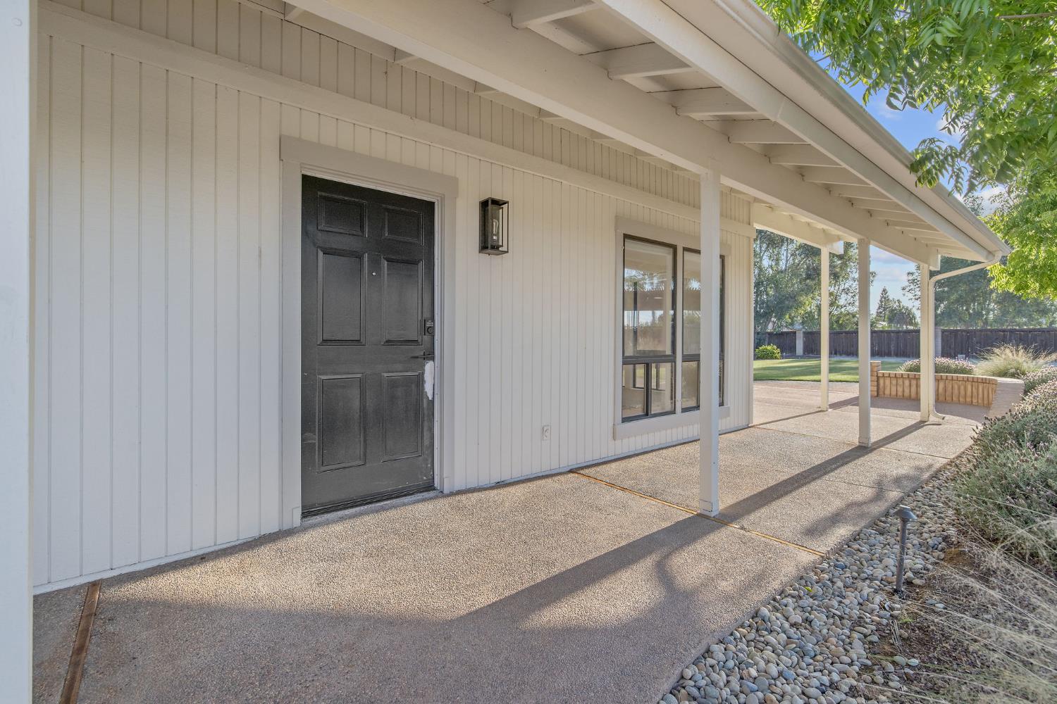 2033 Alluvial Ave, Clovis, CA 93611