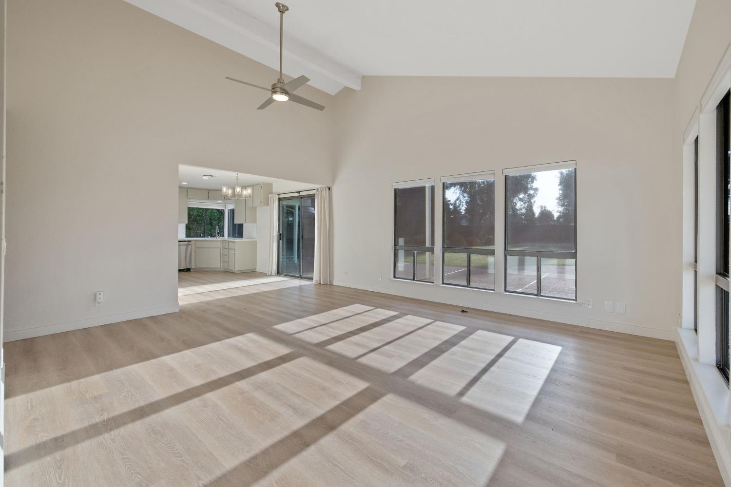 2033 Alluvial Ave, Clovis, CA 93611