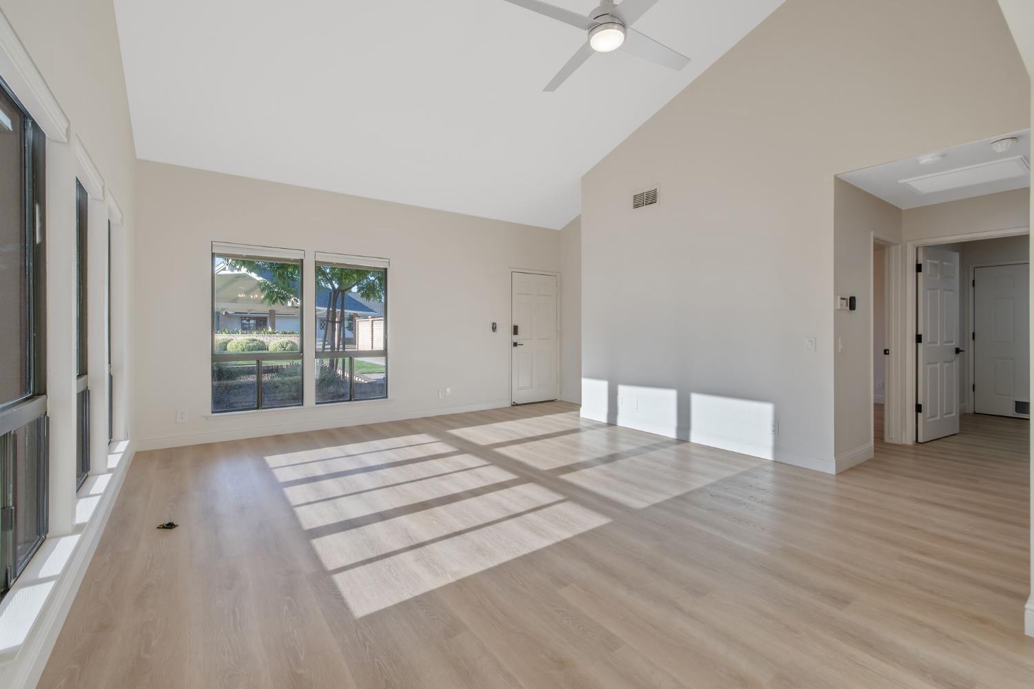 2033 Alluvial Ave, Clovis, CA 93611