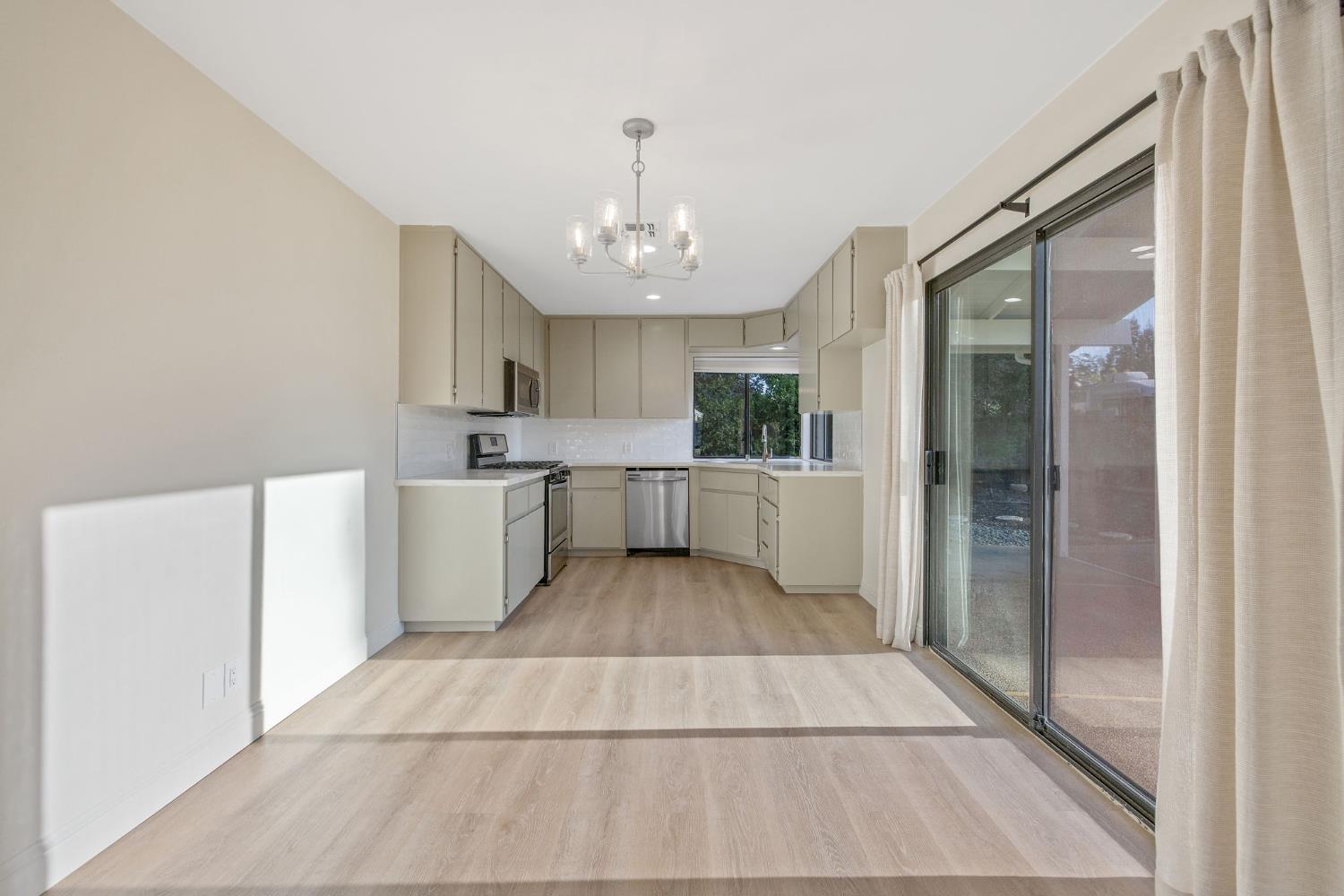 2033 Alluvial Ave, Clovis, CA 93611