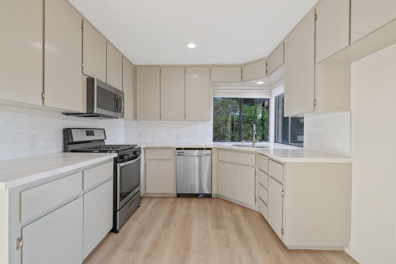 2033 Alluvial Ave, Clovis, CA 93611