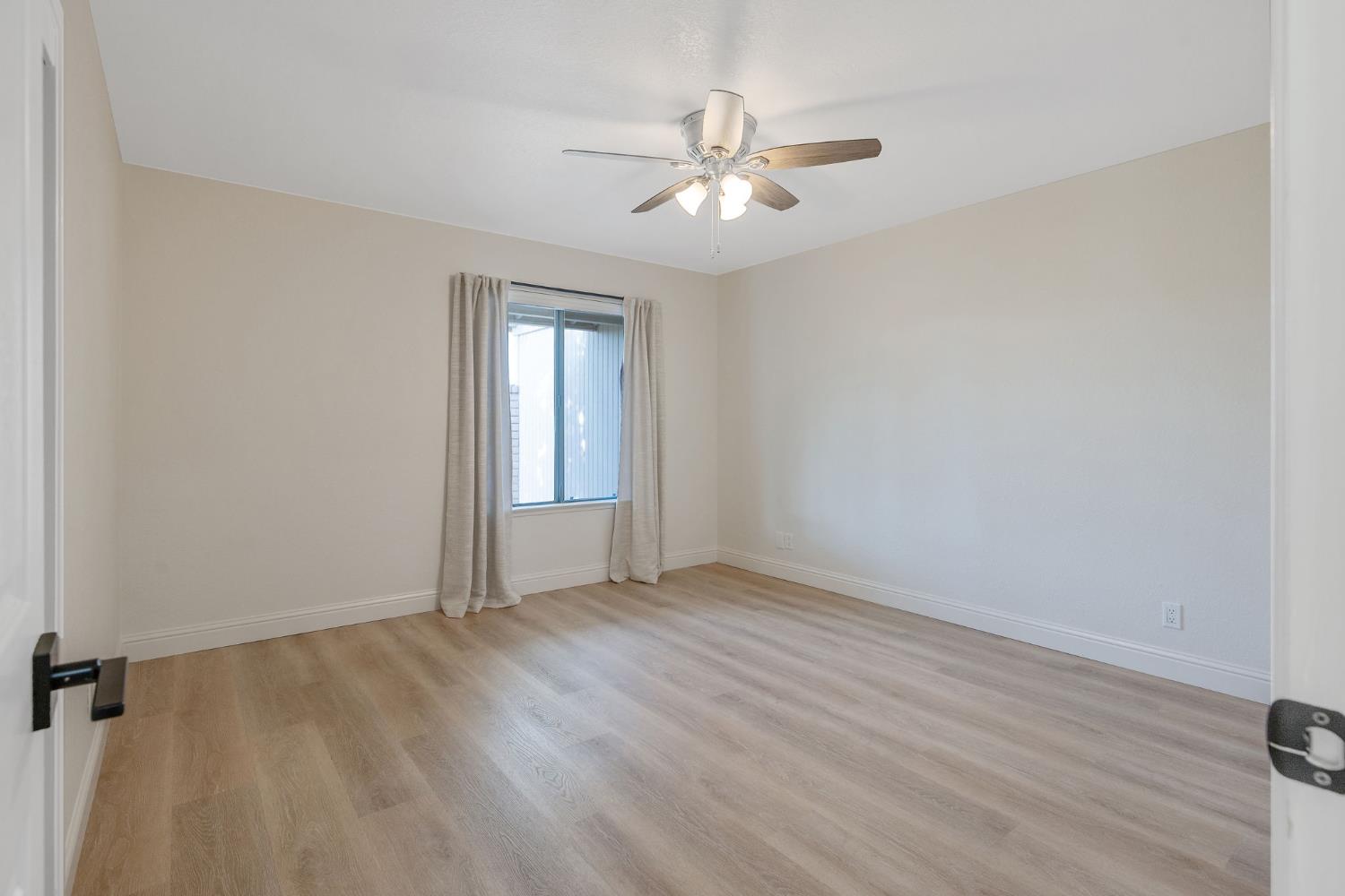 2033 Alluvial Ave, Clovis, CA 93611