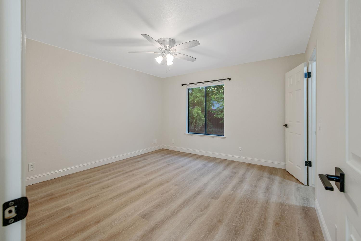 2033 Alluvial Ave, Clovis, CA 93611