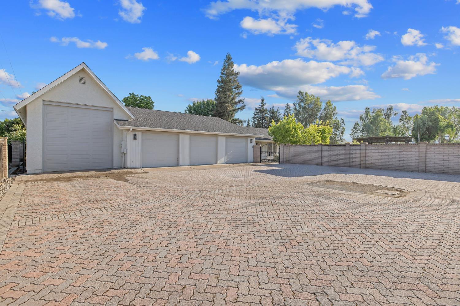 2033 Alluvial Ave, Clovis, CA 93611