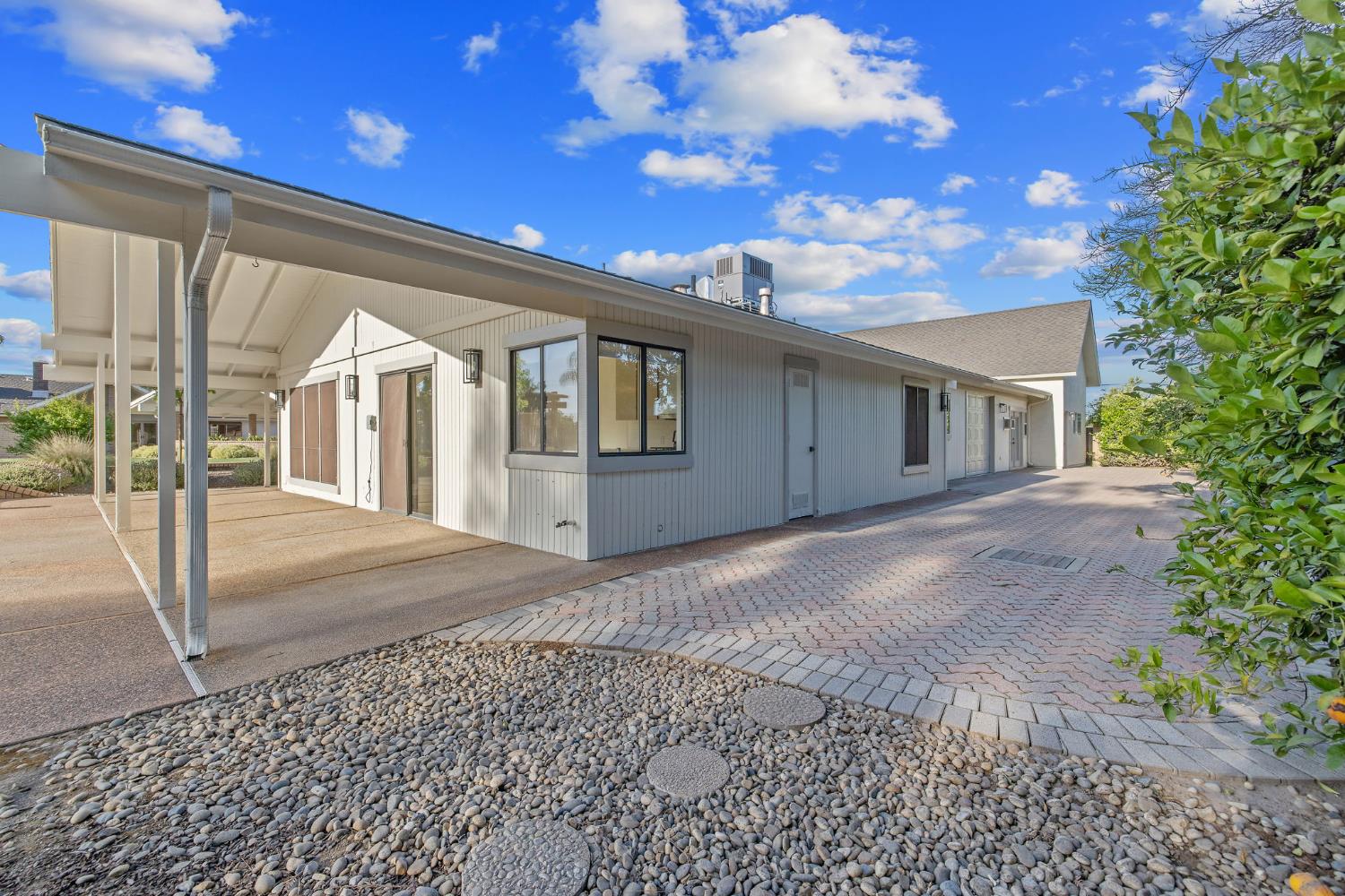 2033 Alluvial Ave, Clovis, CA 93611