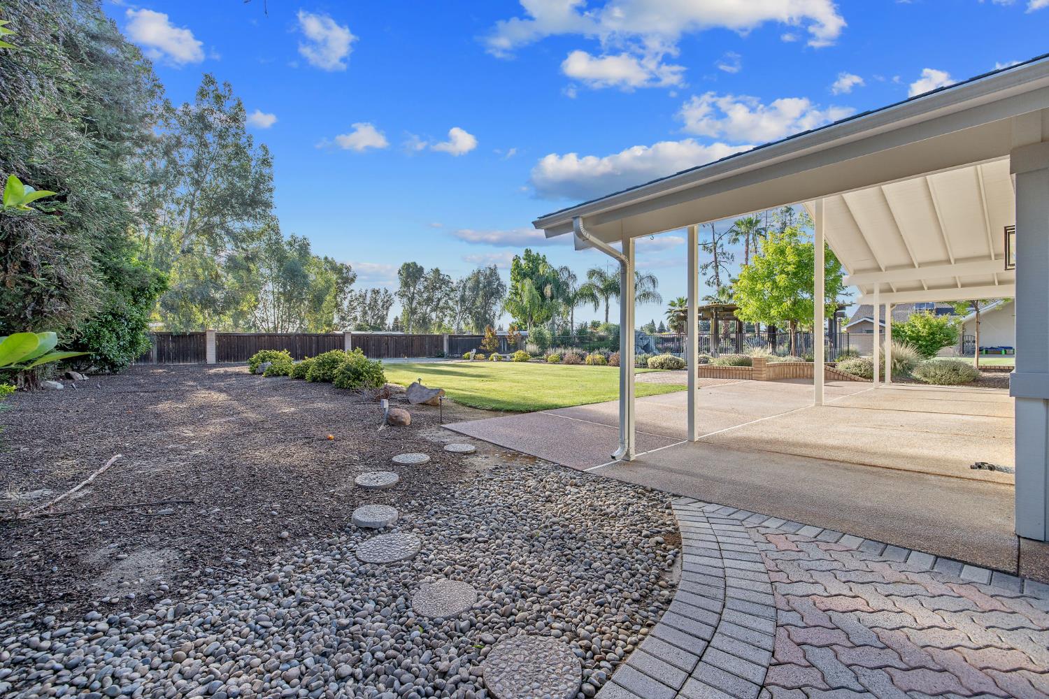 2033 Alluvial Ave, Clovis, CA 93611