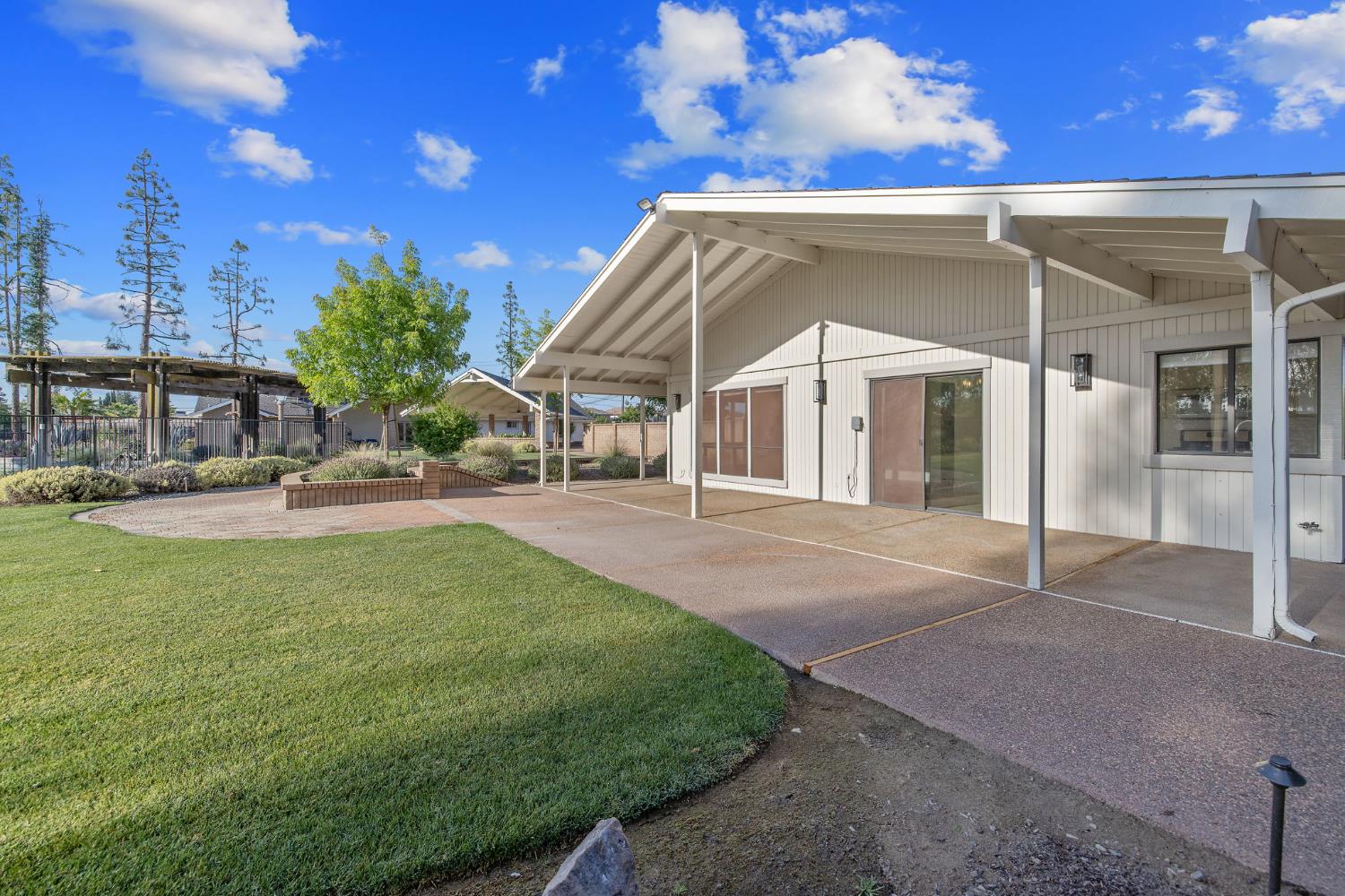 2033 Alluvial Ave, Clovis, CA 93611