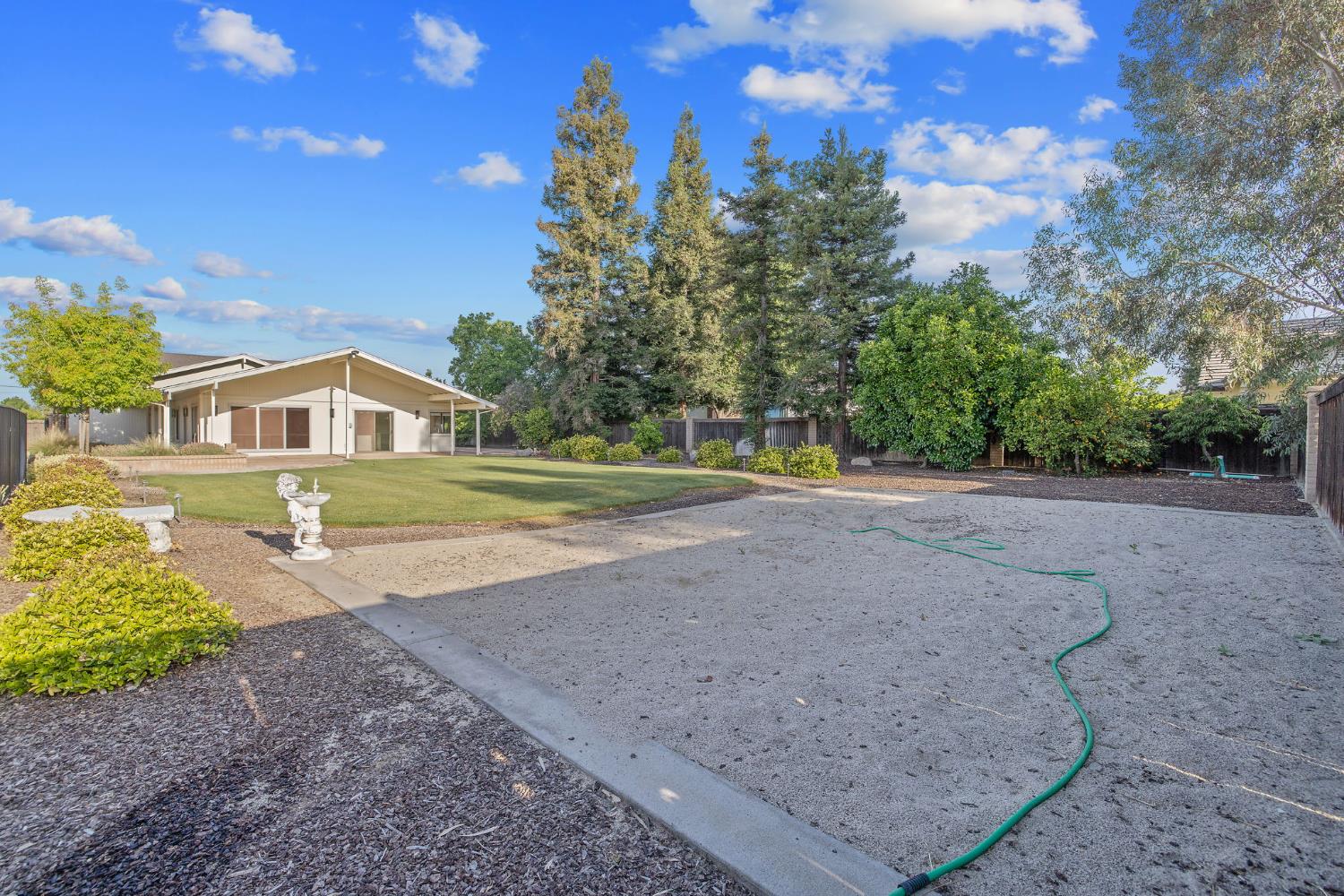2033 Alluvial Ave, Clovis, CA 93611
