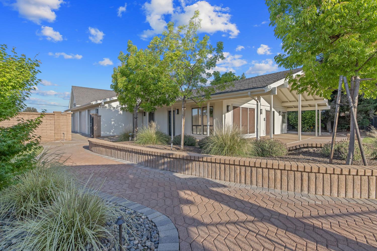 2033 Alluvial Ave, Clovis, CA 93611