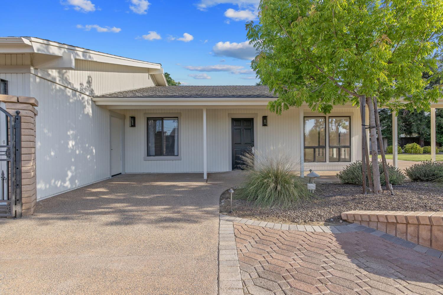 2033 Alluvial Ave, Clovis, CA 93611