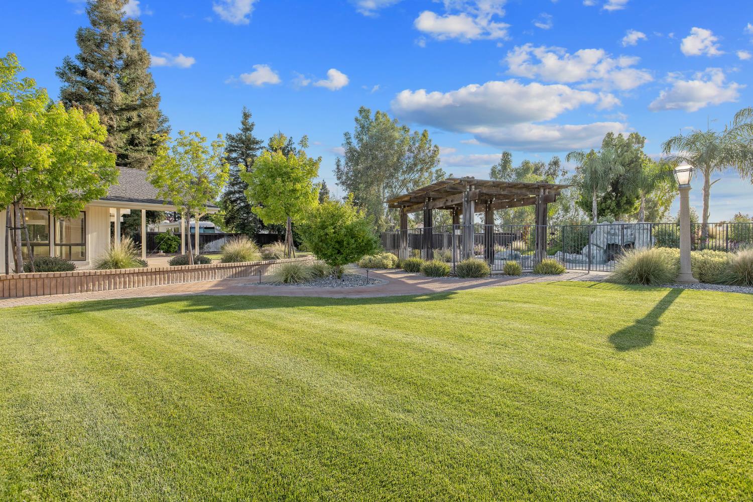 2033 Alluvial Ave, Clovis, CA 93611