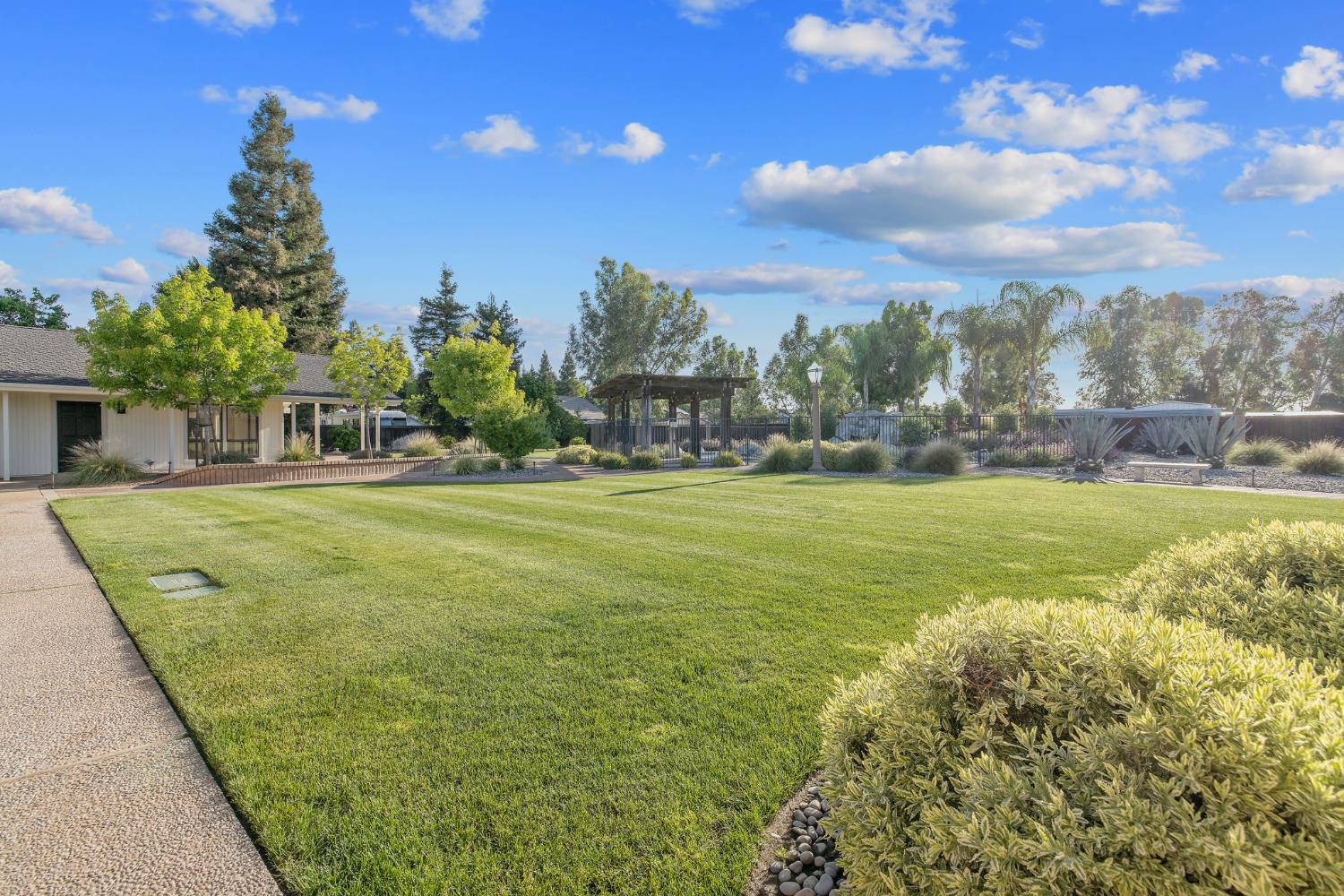 2033 Alluvial Ave, Clovis, CA 93611