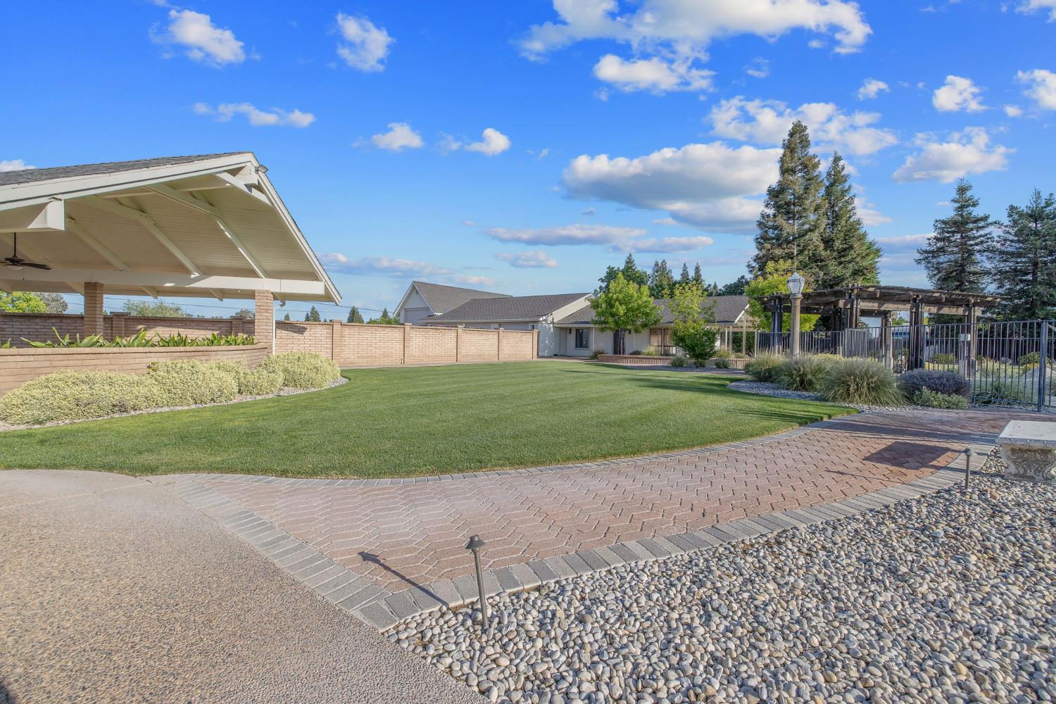 2033 Alluvial Ave, Clovis, CA 93611