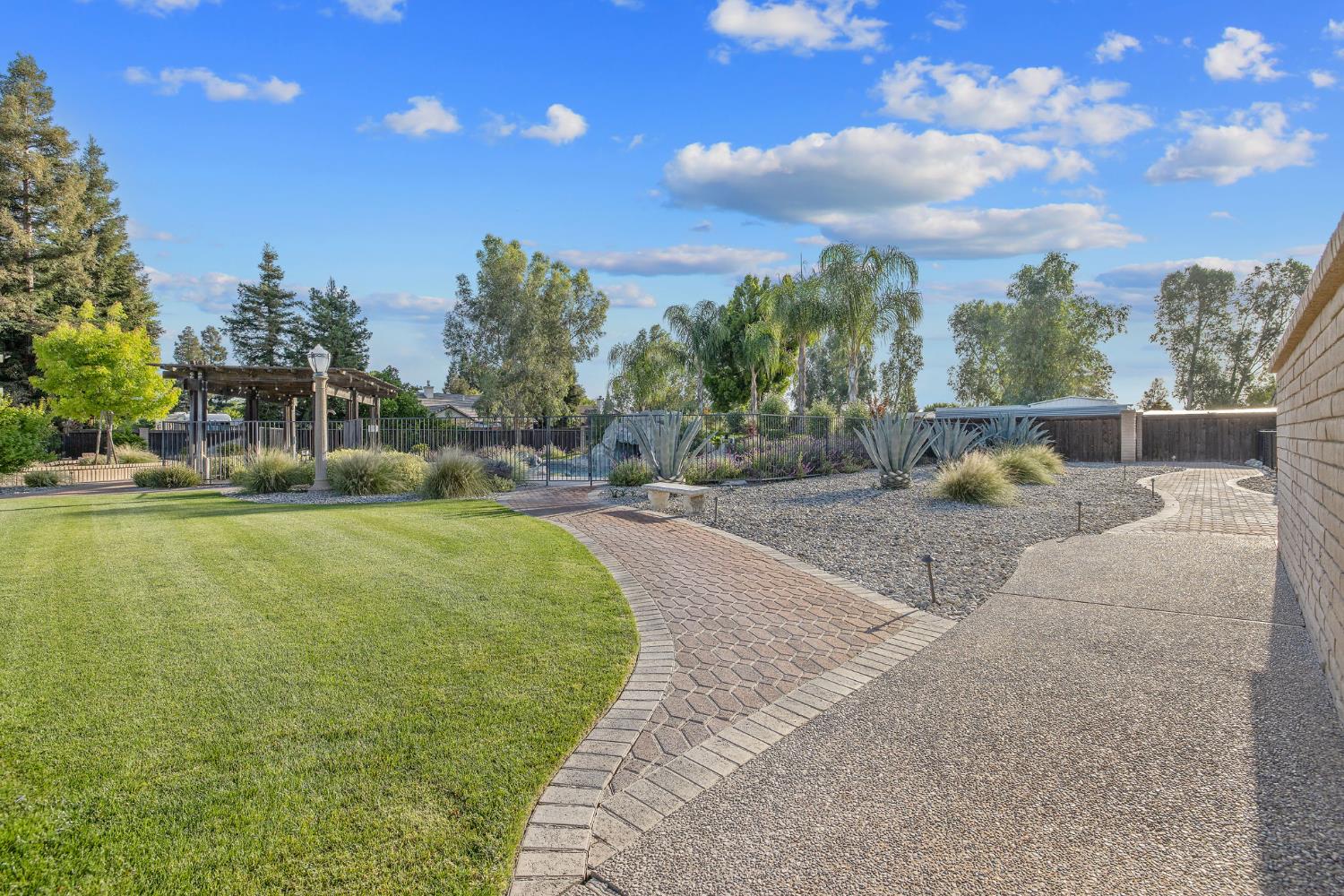 2033 Alluvial Ave, Clovis, CA 93611